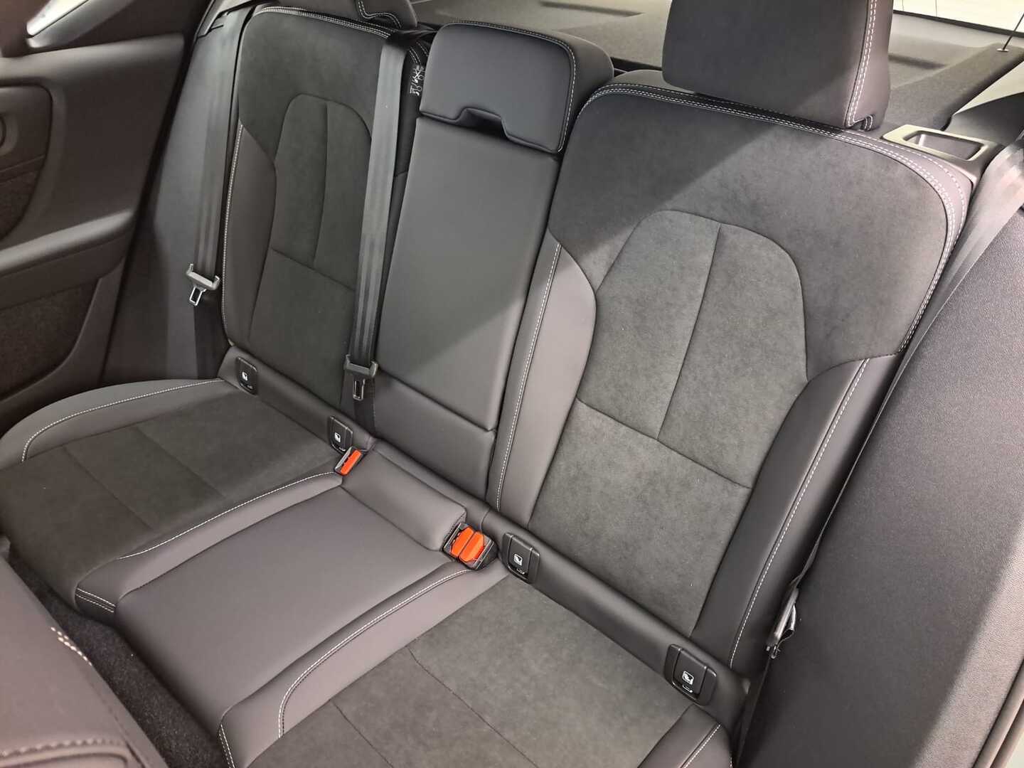 VOLVO EX40 11