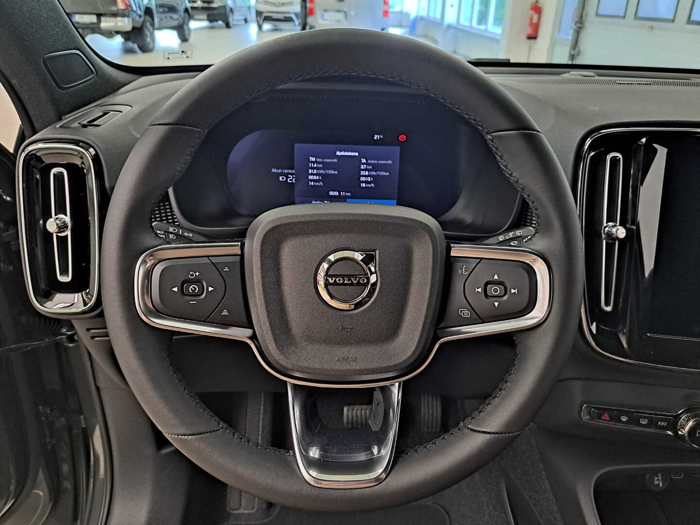VOLVO EX40 12