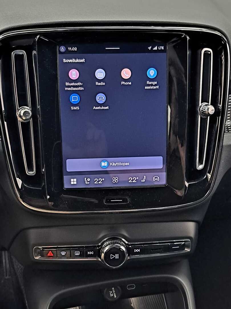 VOLVO EX40 13