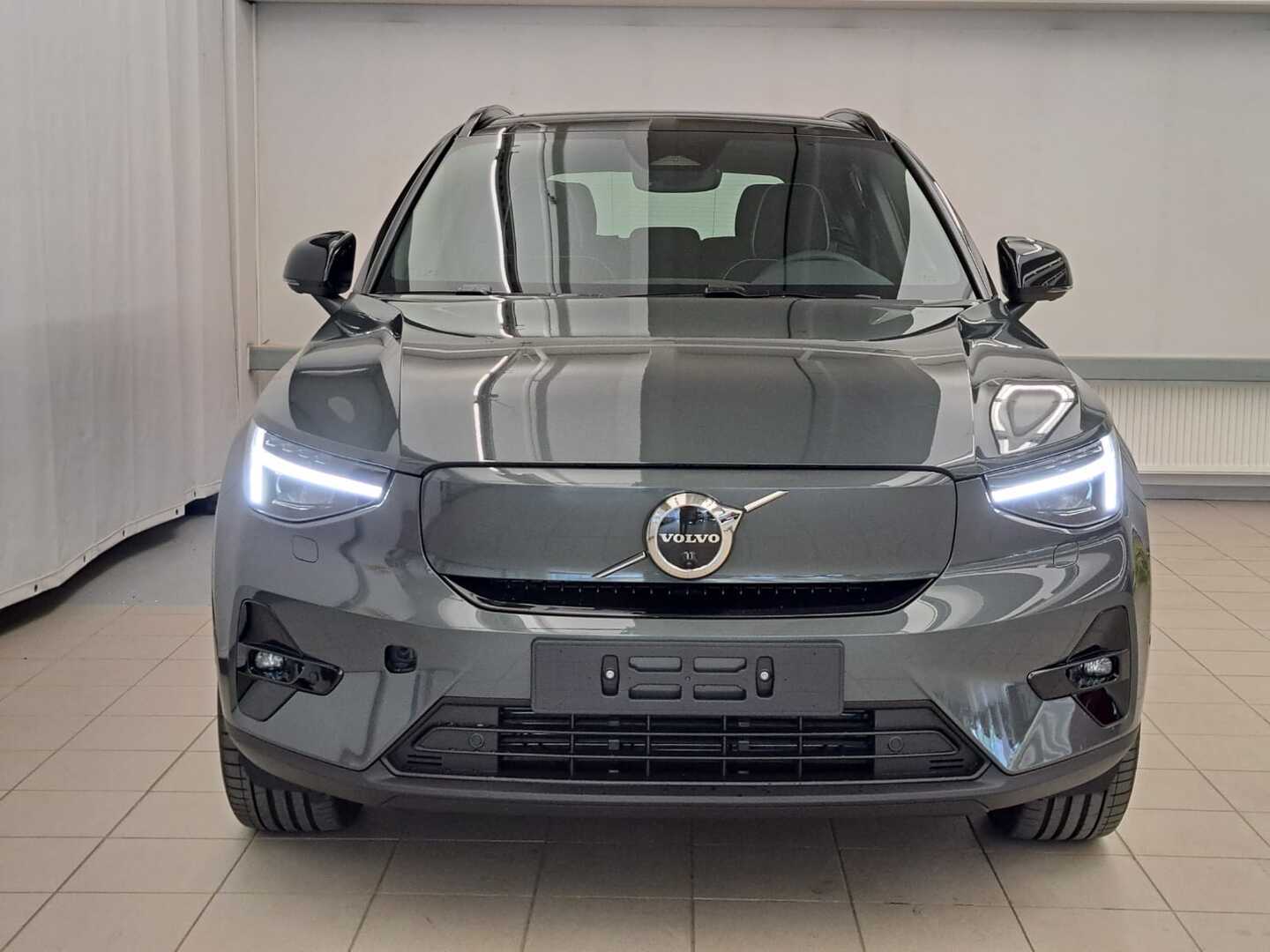 VOLVO EX40 2