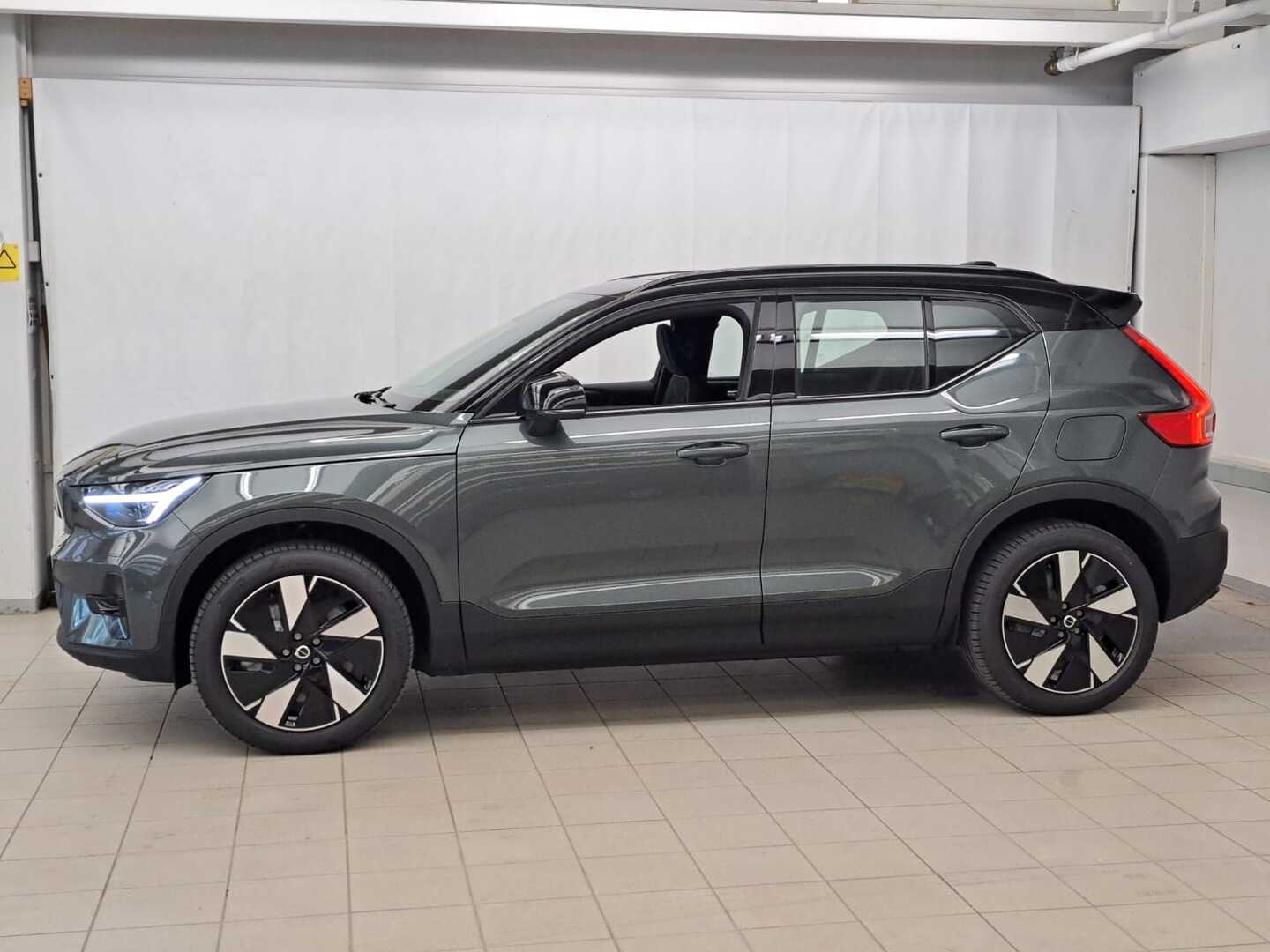 VOLVO EX40 4