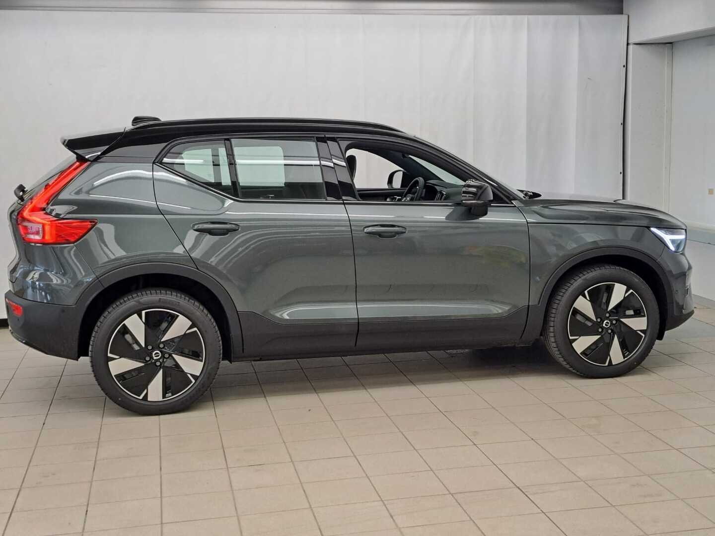 VOLVO EX40 5