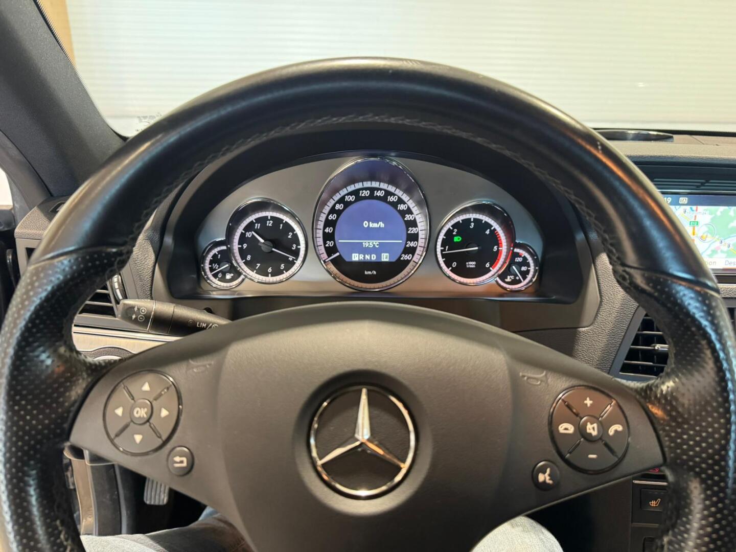 MERCEDES-BENZ E 2010