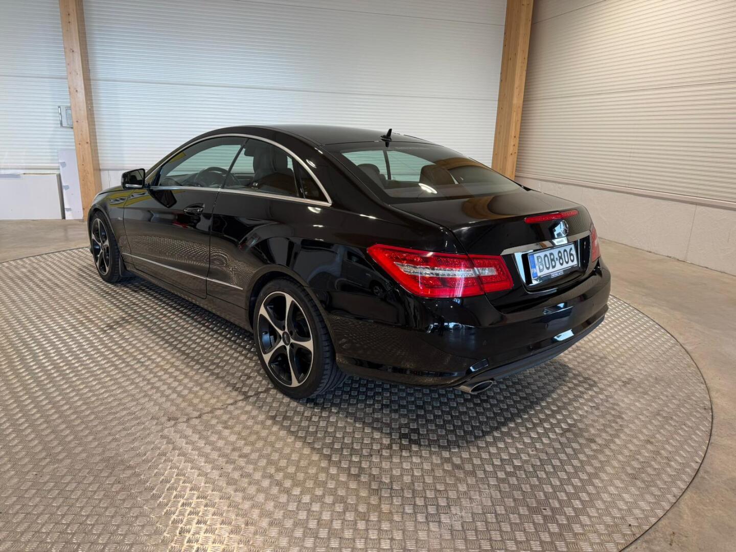 MERCEDES-BENZ E 2010