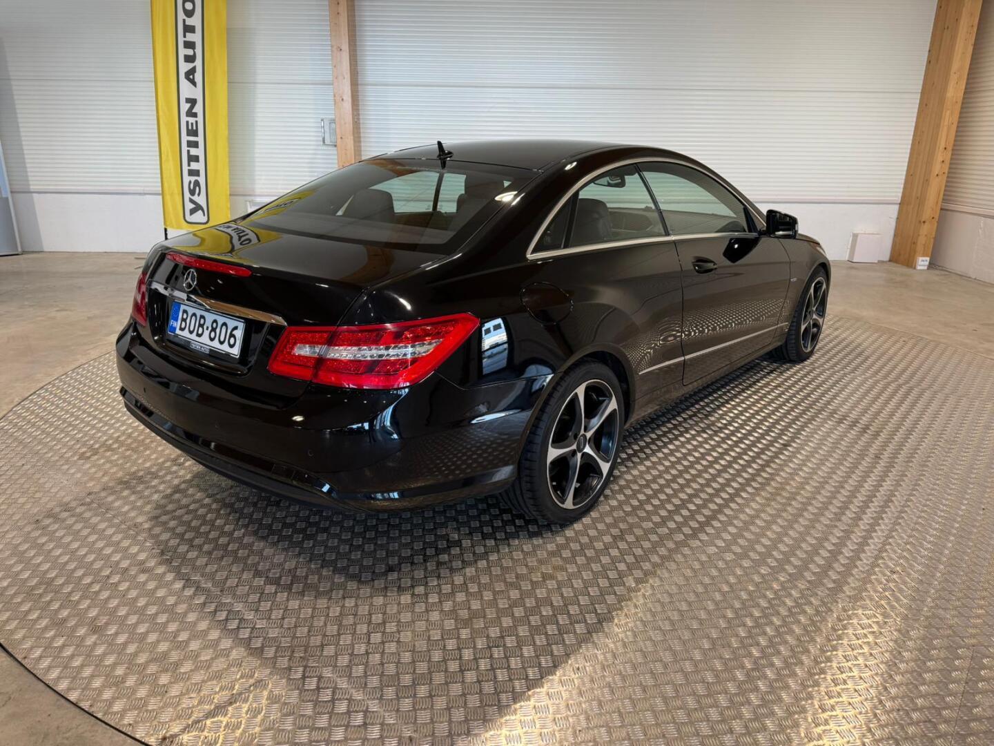 MERCEDES-BENZ E 2010