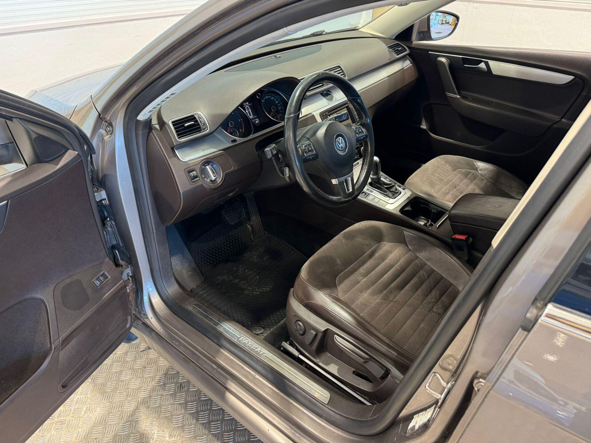 VOLKSWAGEN Passat 2012