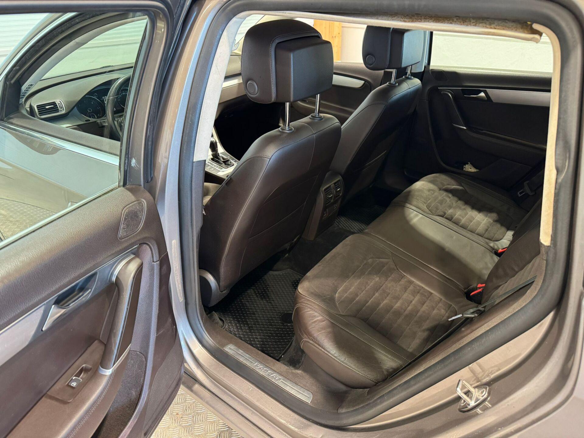 VOLKSWAGEN Passat 2012