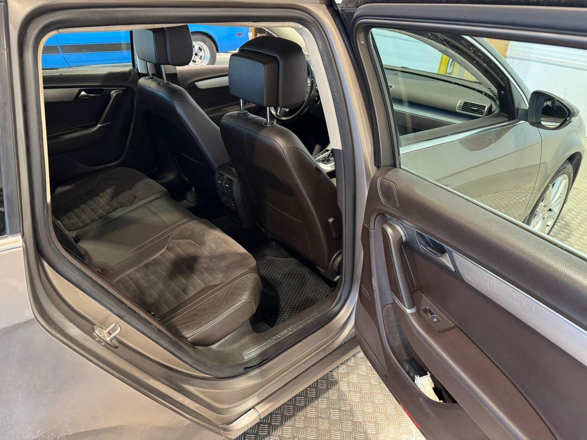 VOLKSWAGEN Passat 2012