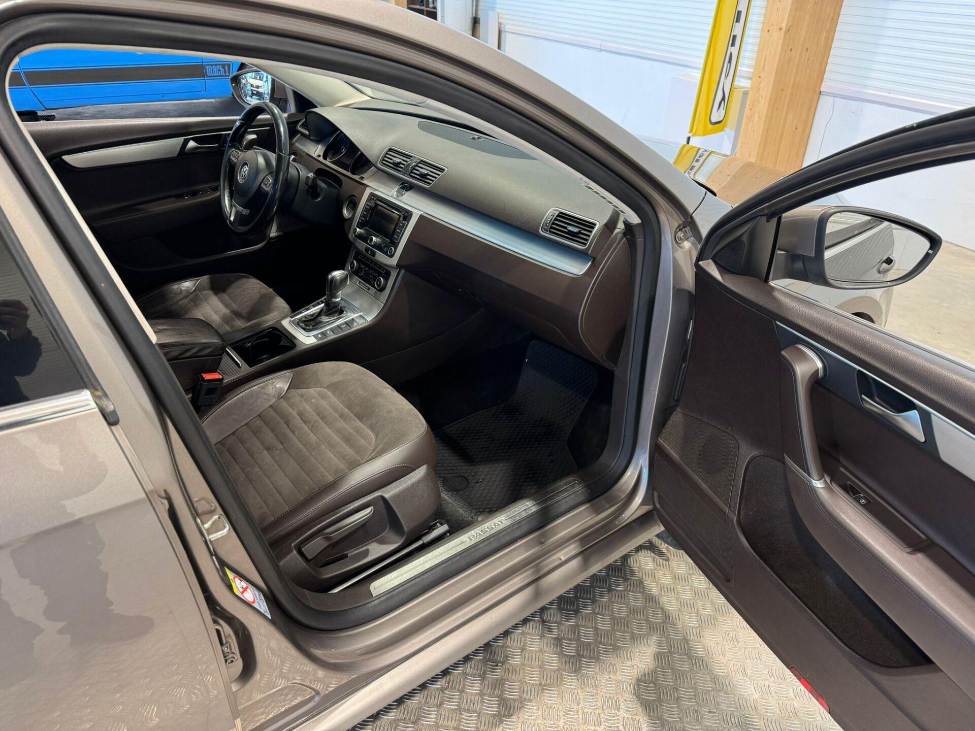 VOLKSWAGEN Passat 2012