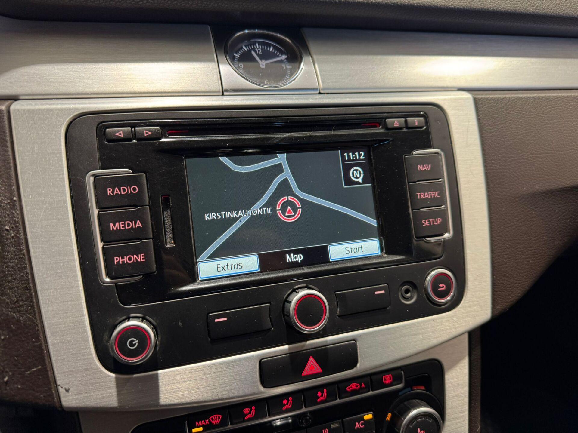 VOLKSWAGEN Passat 2012