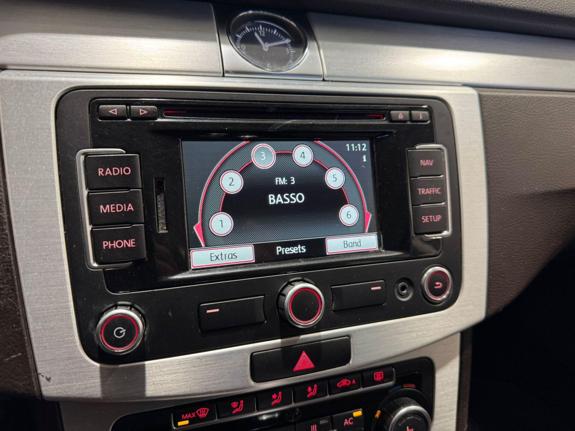 VOLKSWAGEN Passat 2012