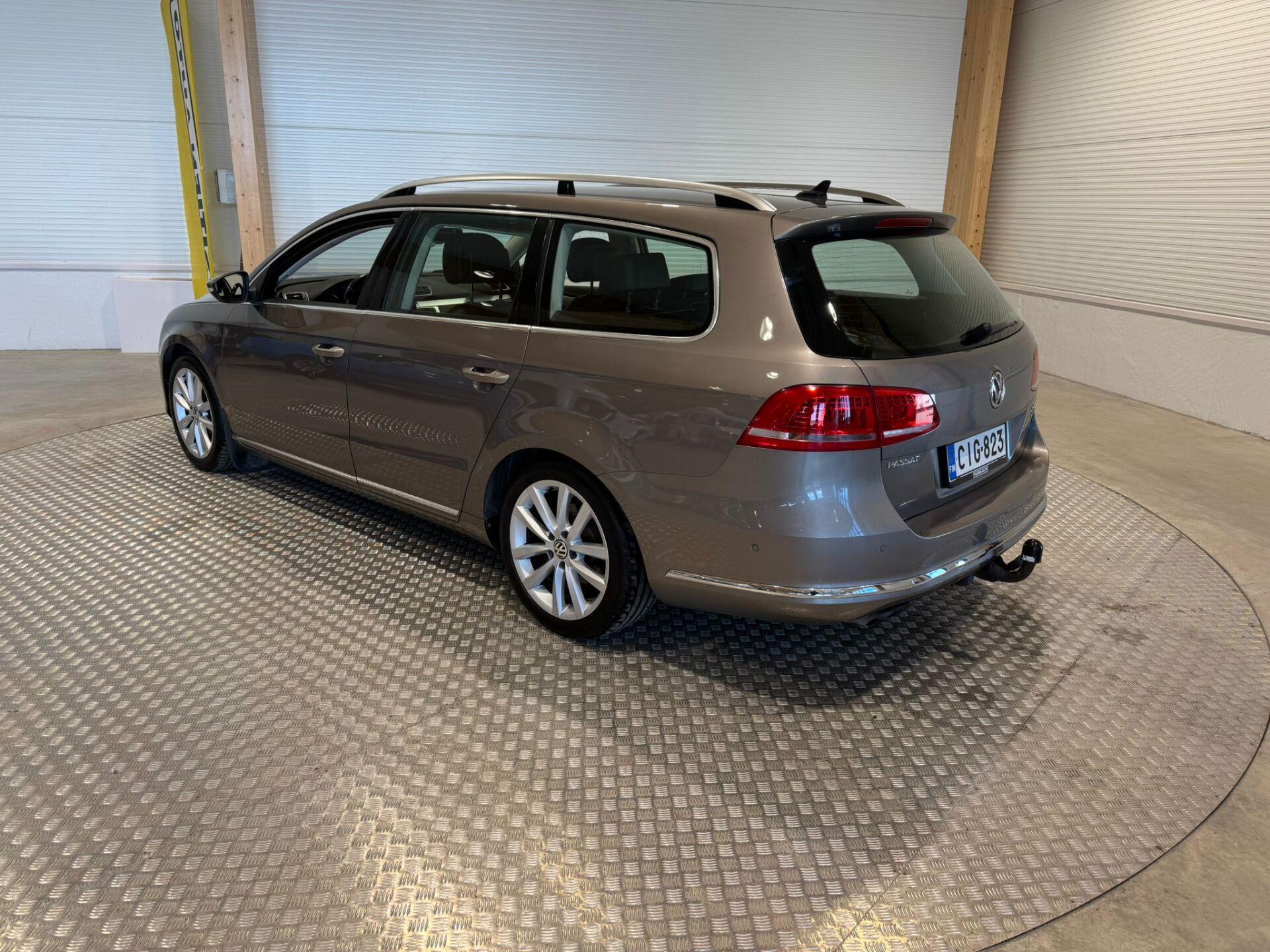 VOLKSWAGEN Passat 2012