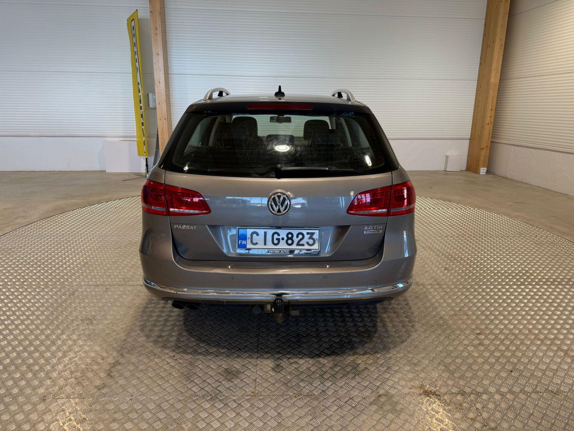 VOLKSWAGEN Passat 2012