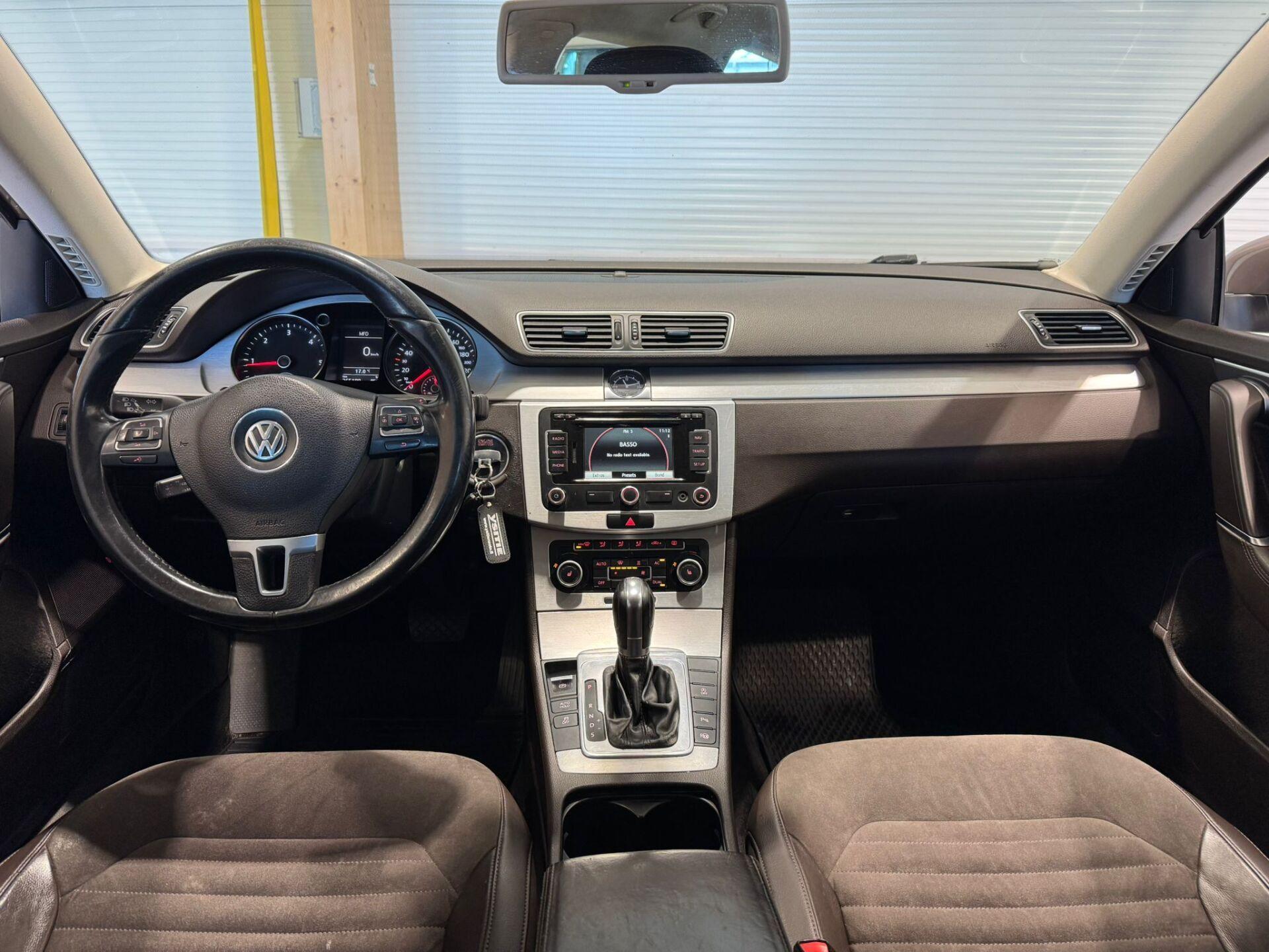VOLKSWAGEN Passat 2012