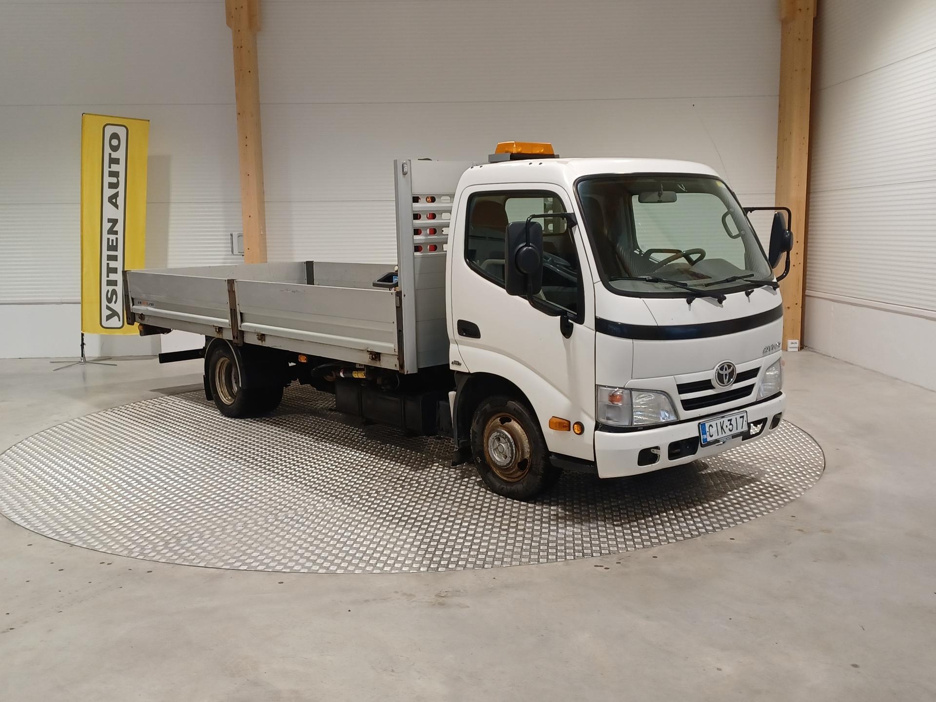 TOYOTA Dyna 2012