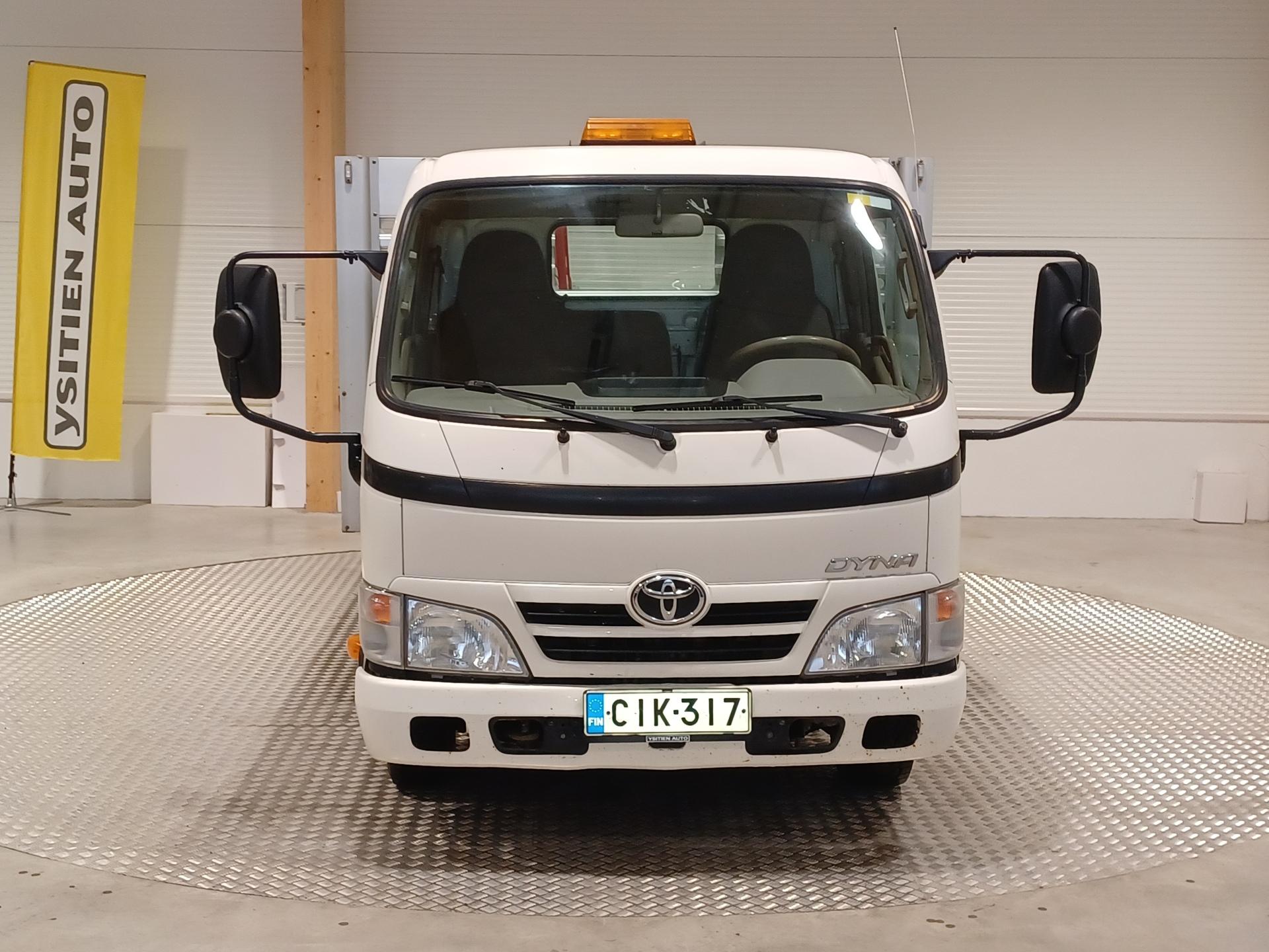 TOYOTA Dyna 2012