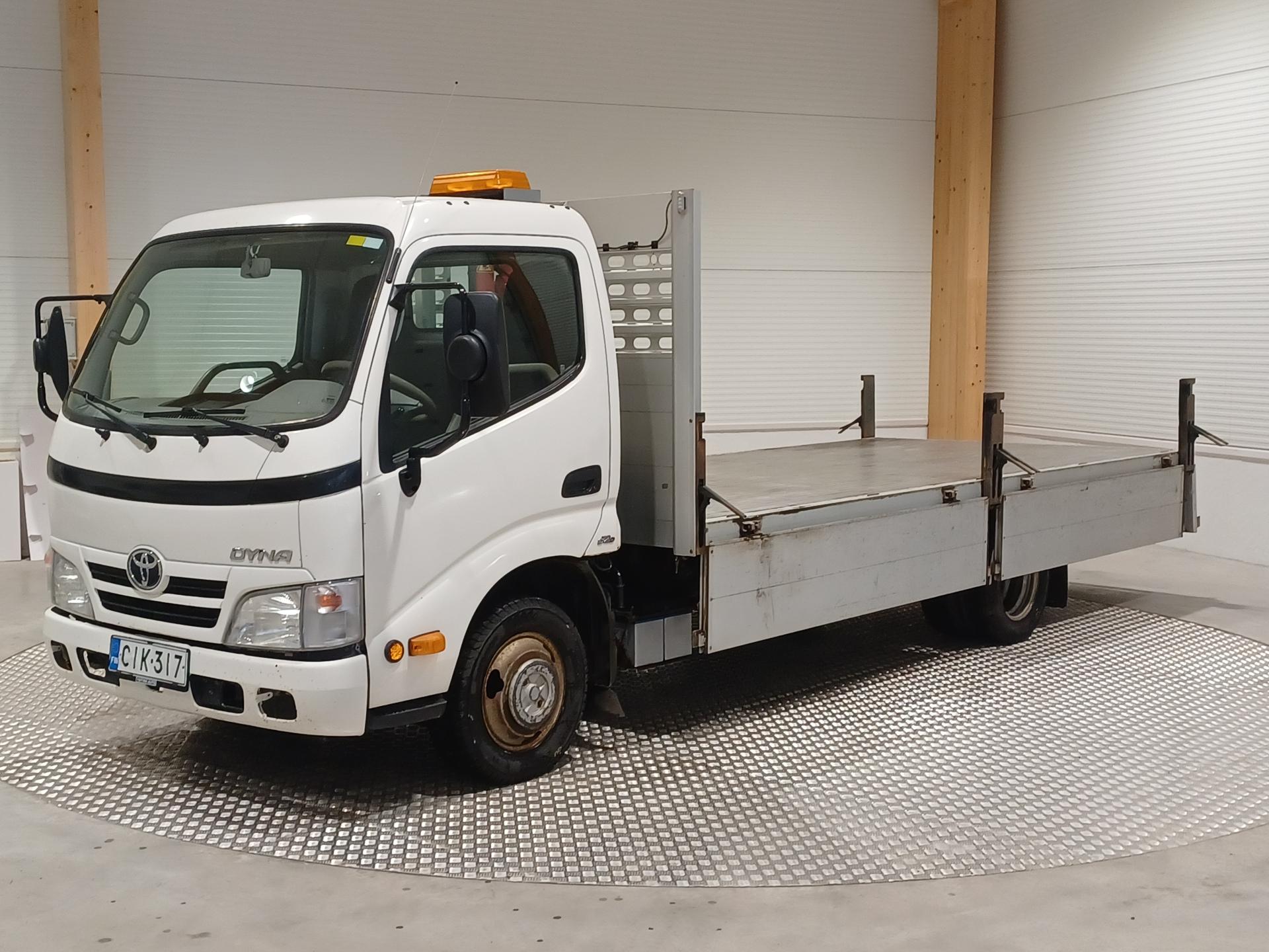 TOYOTA Dyna 2012