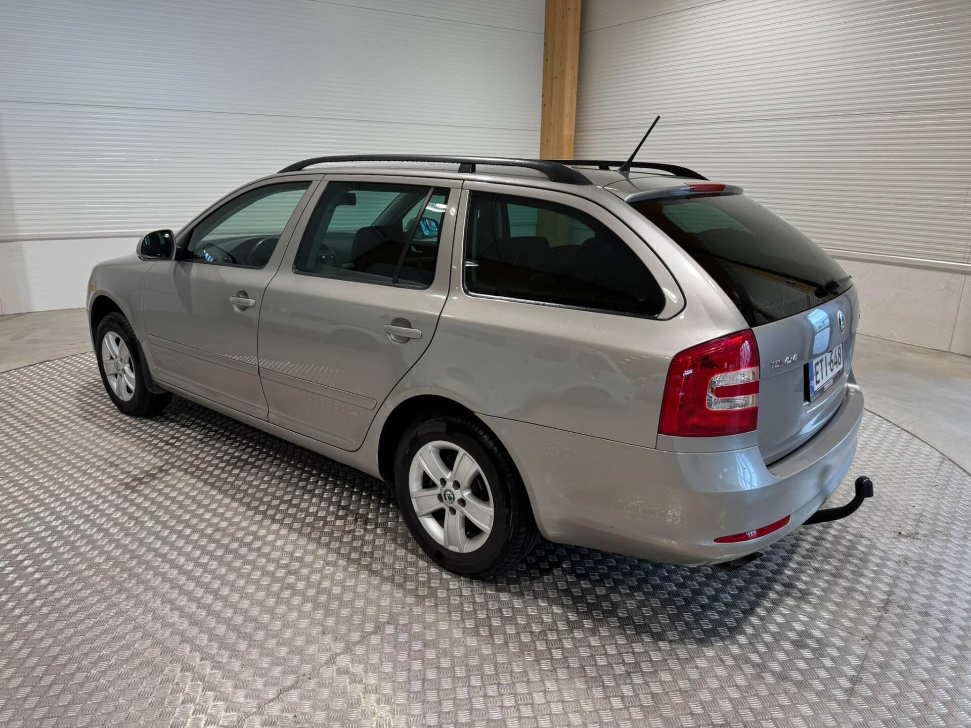 SKODA Octavia 2011