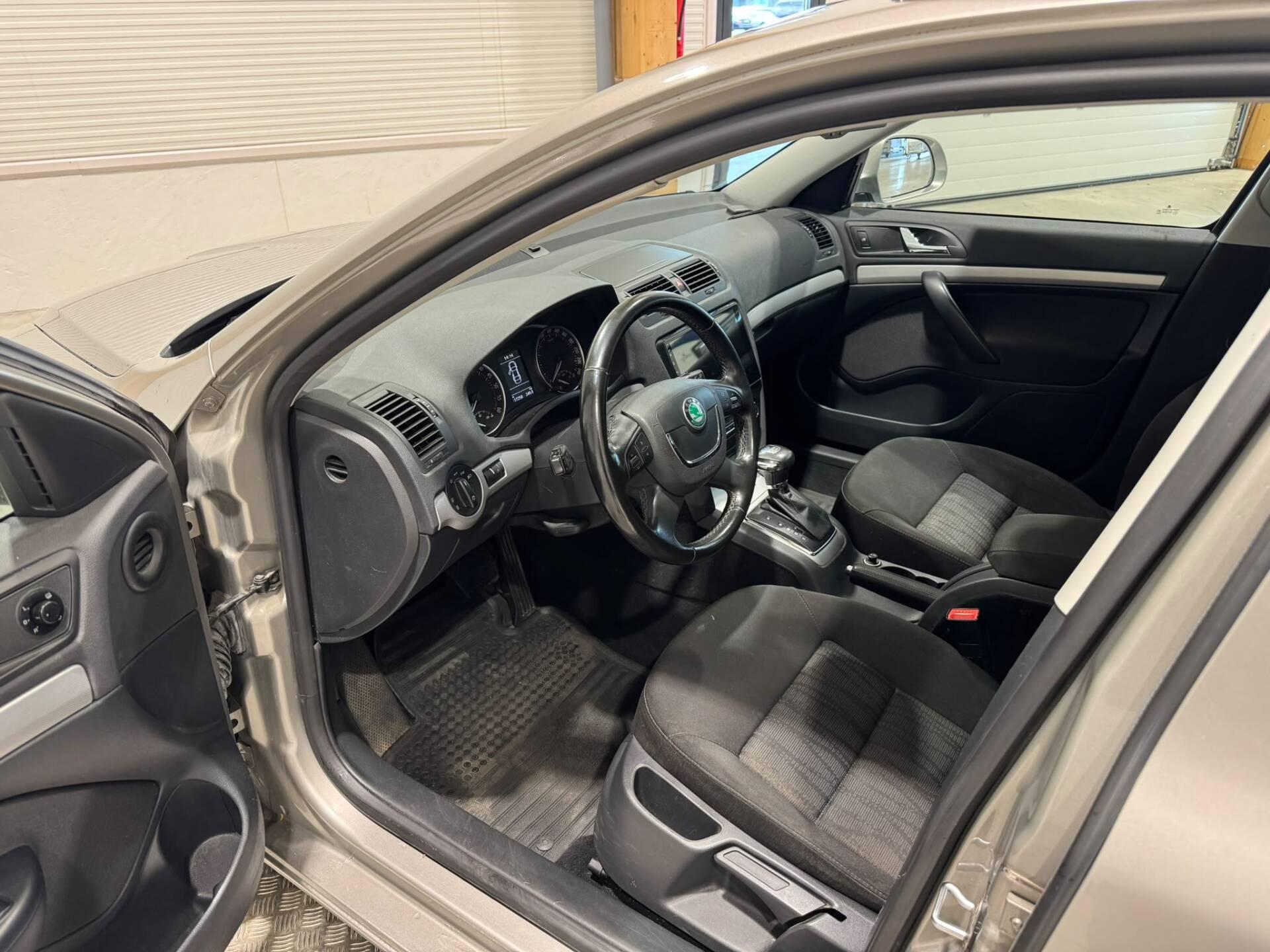 SKODA Octavia 2011