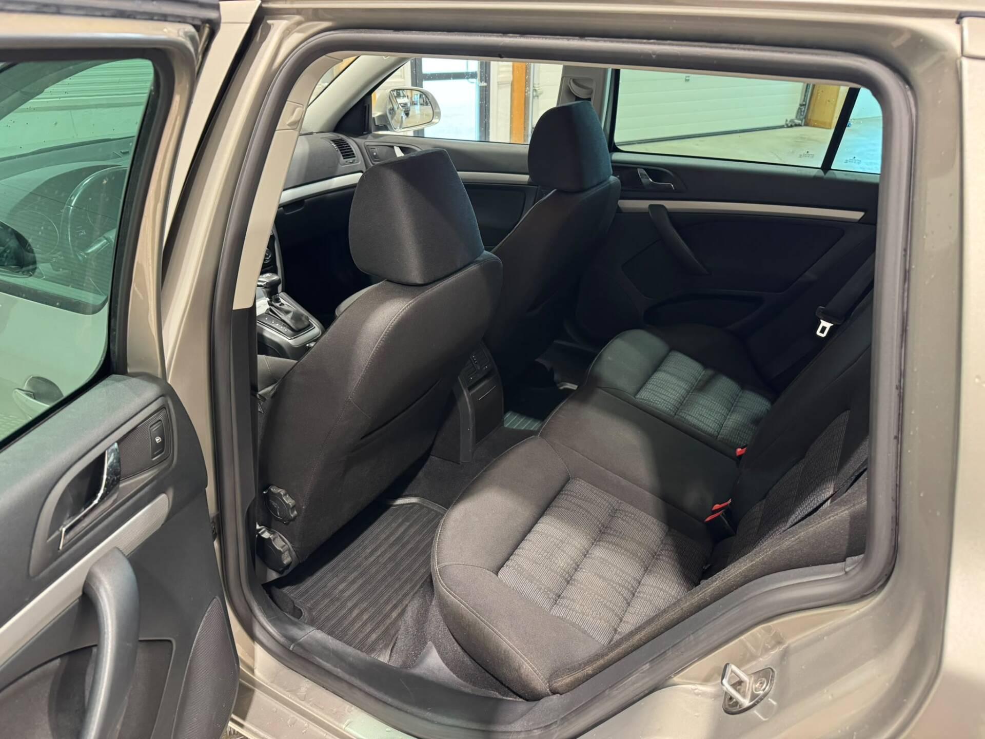 SKODA Octavia 2011