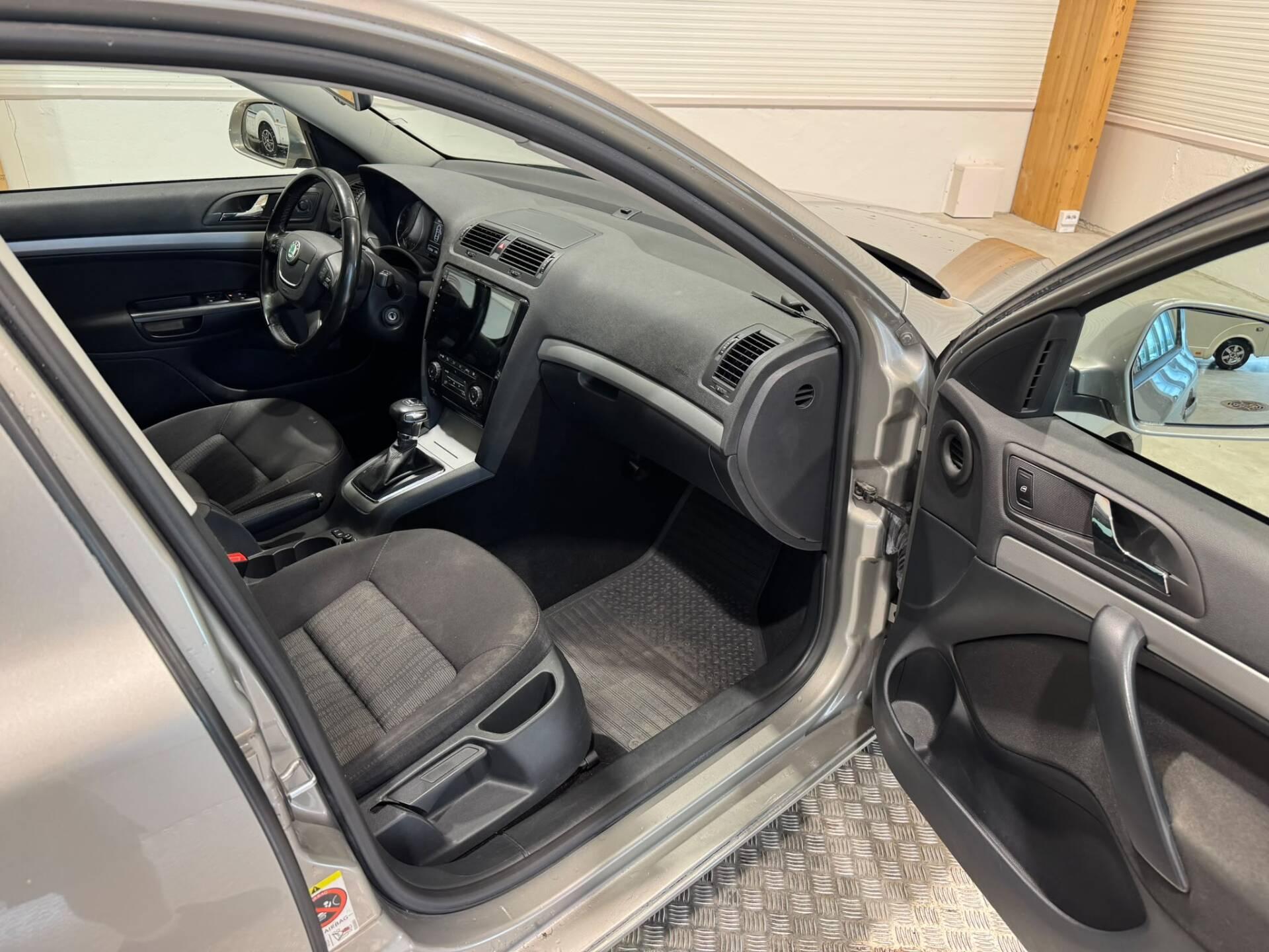 SKODA Octavia 2011
