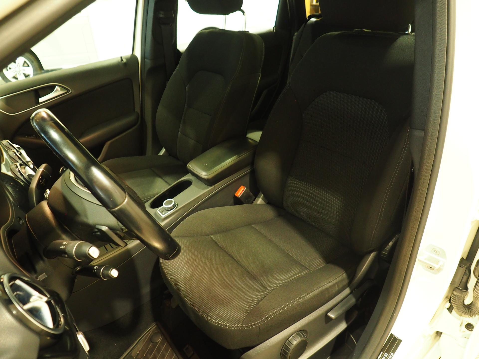 MERCEDES-BENZ B 2013