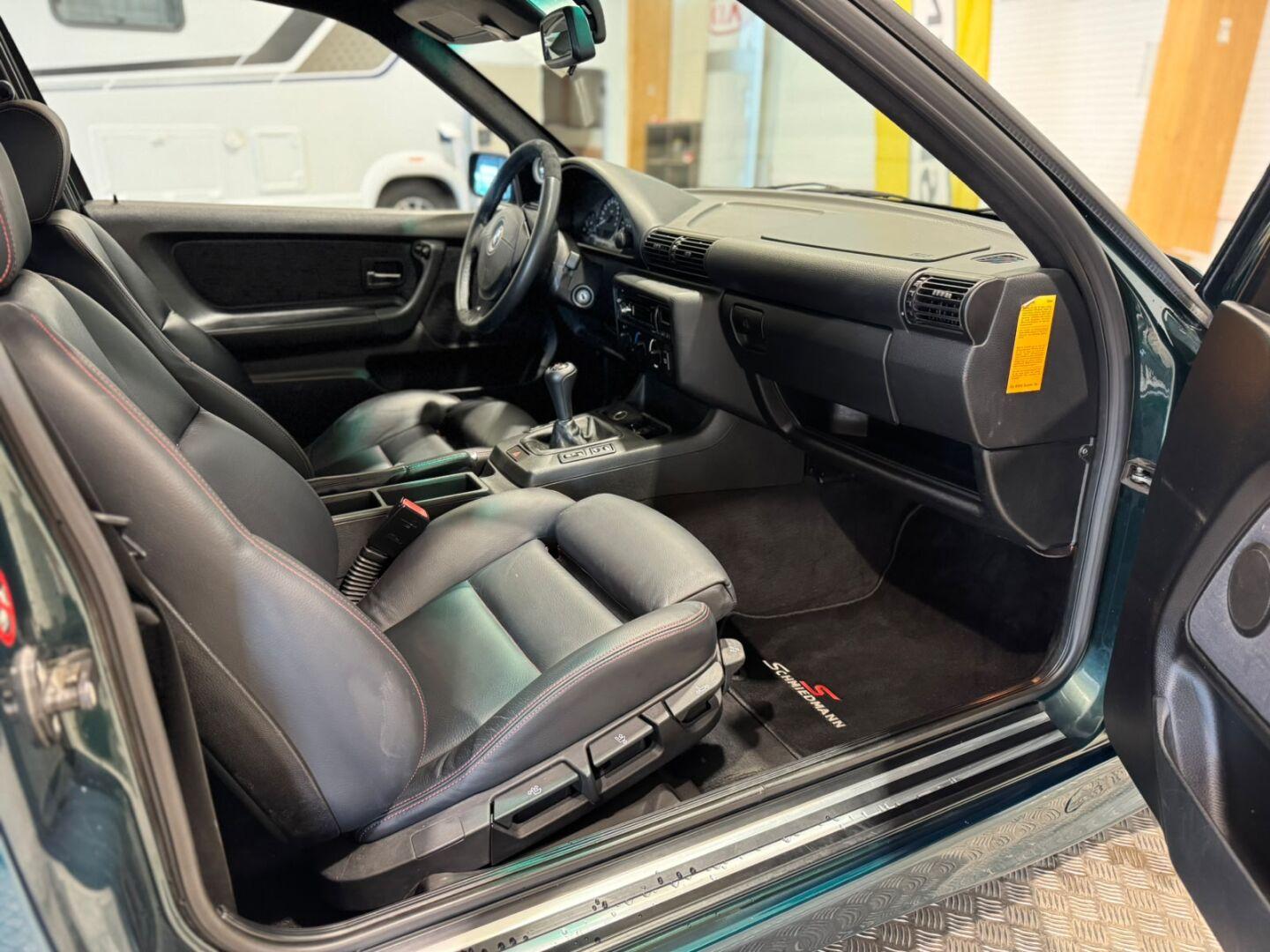 BMW 323 2000