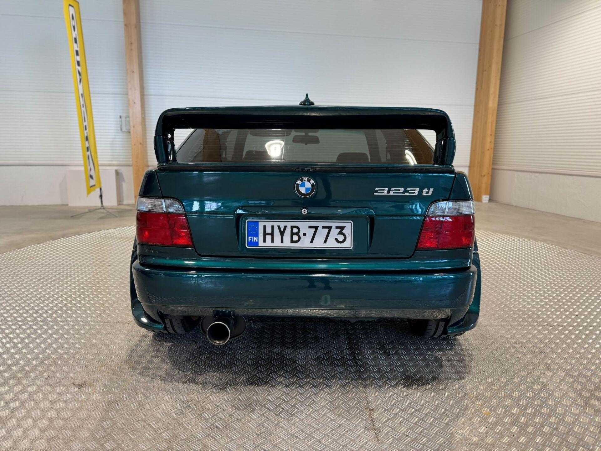 BMW 323 2000
