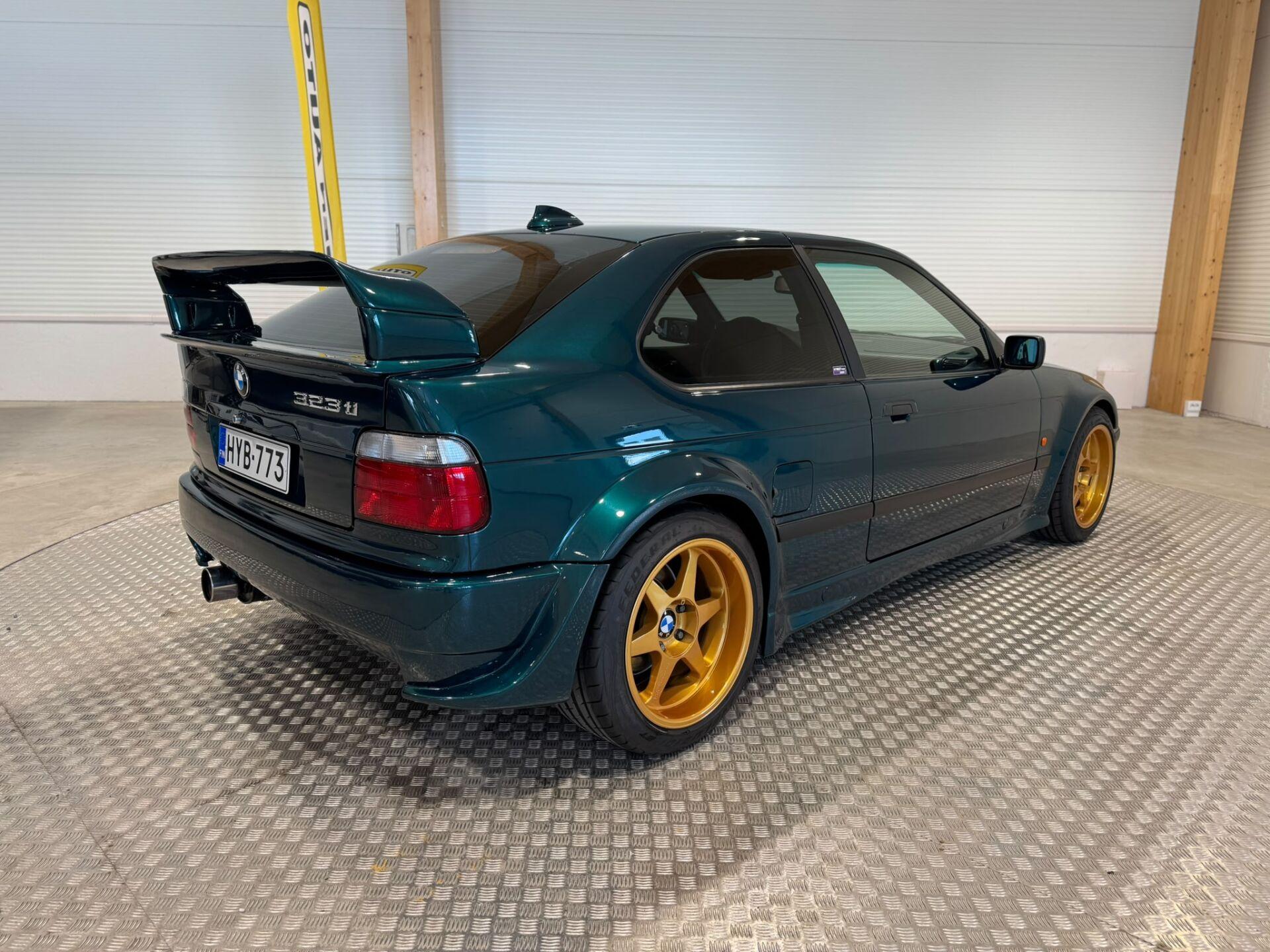 BMW 323 2000