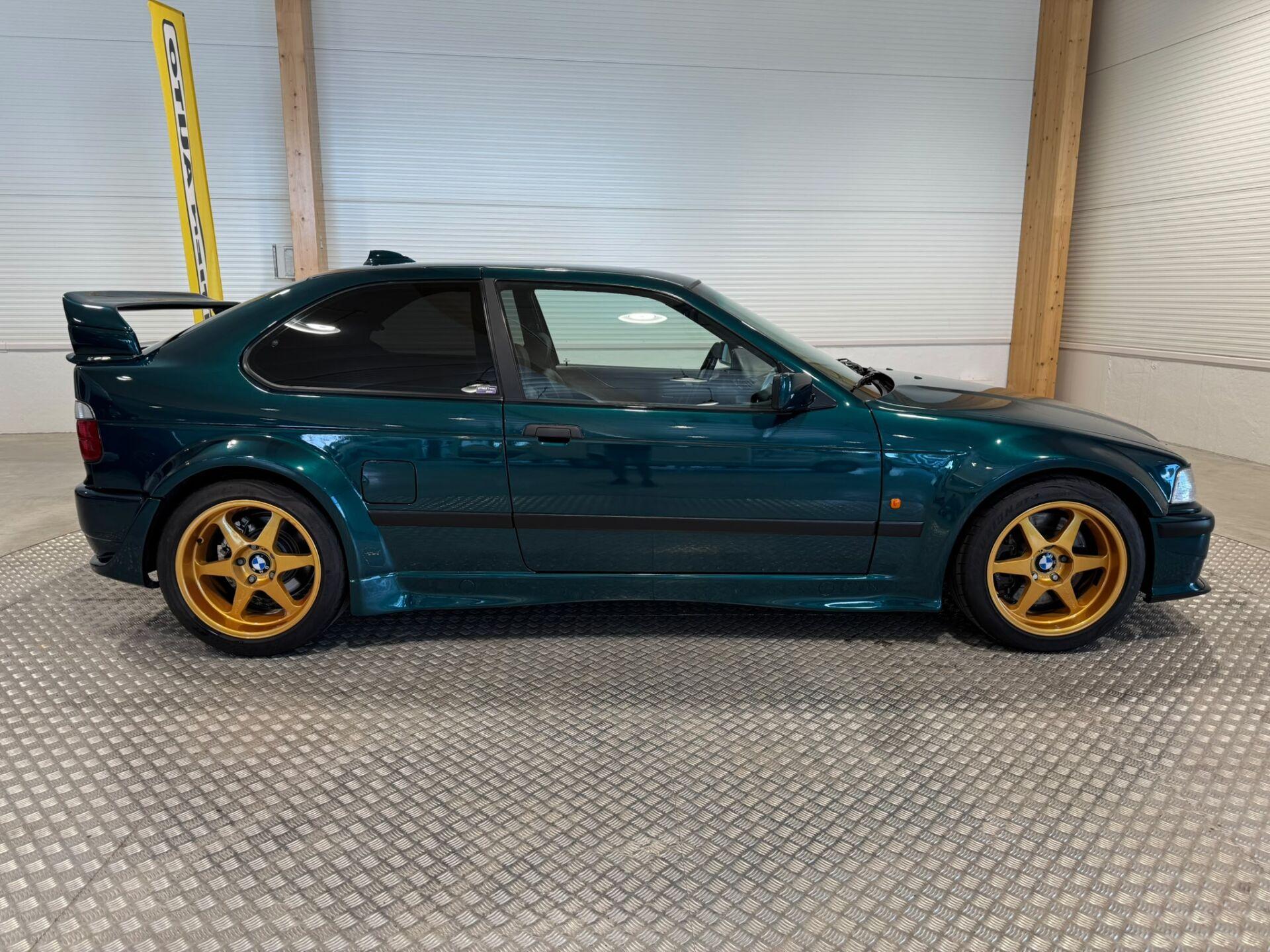 BMW 323 2000
