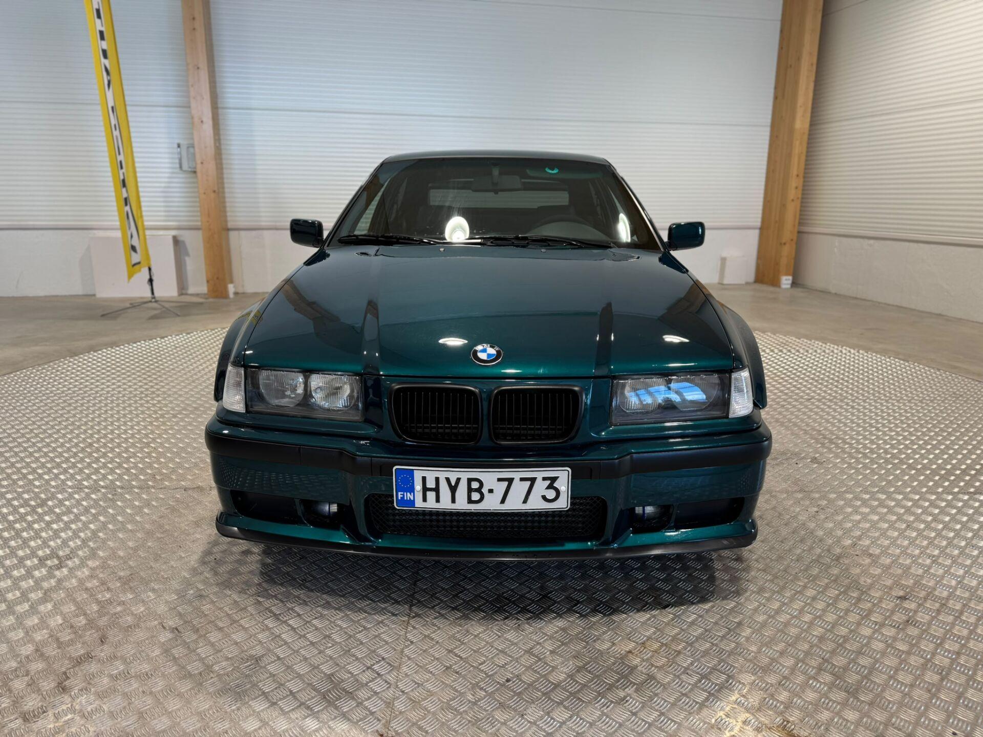 BMW 323 2000