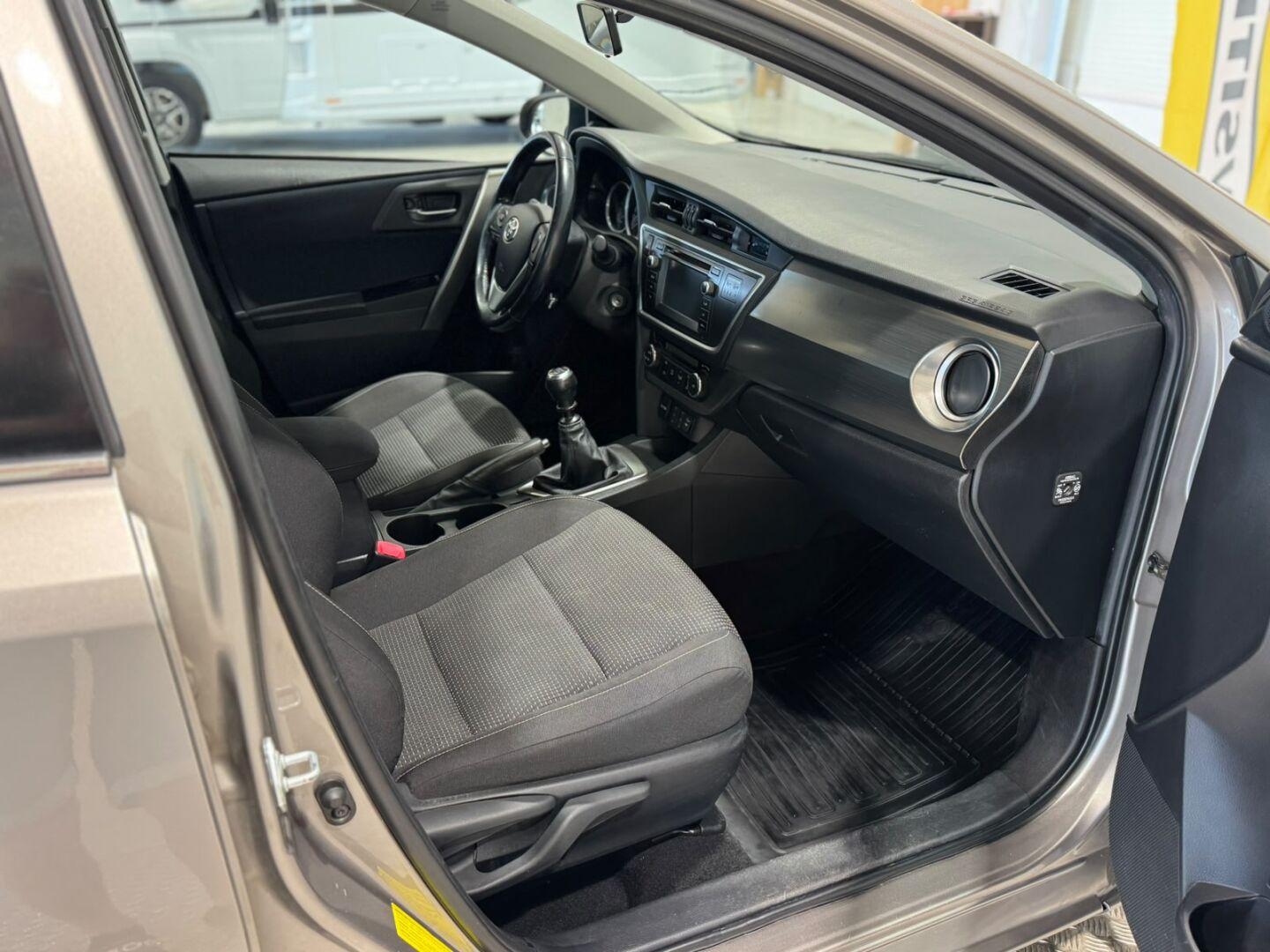 TOYOTA Auris 2014