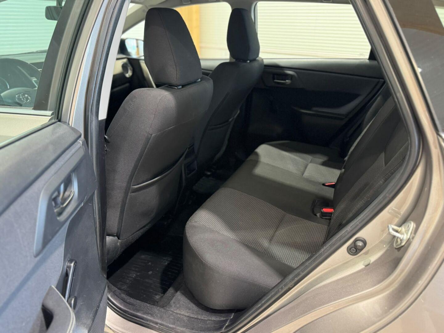 TOYOTA Auris 2014