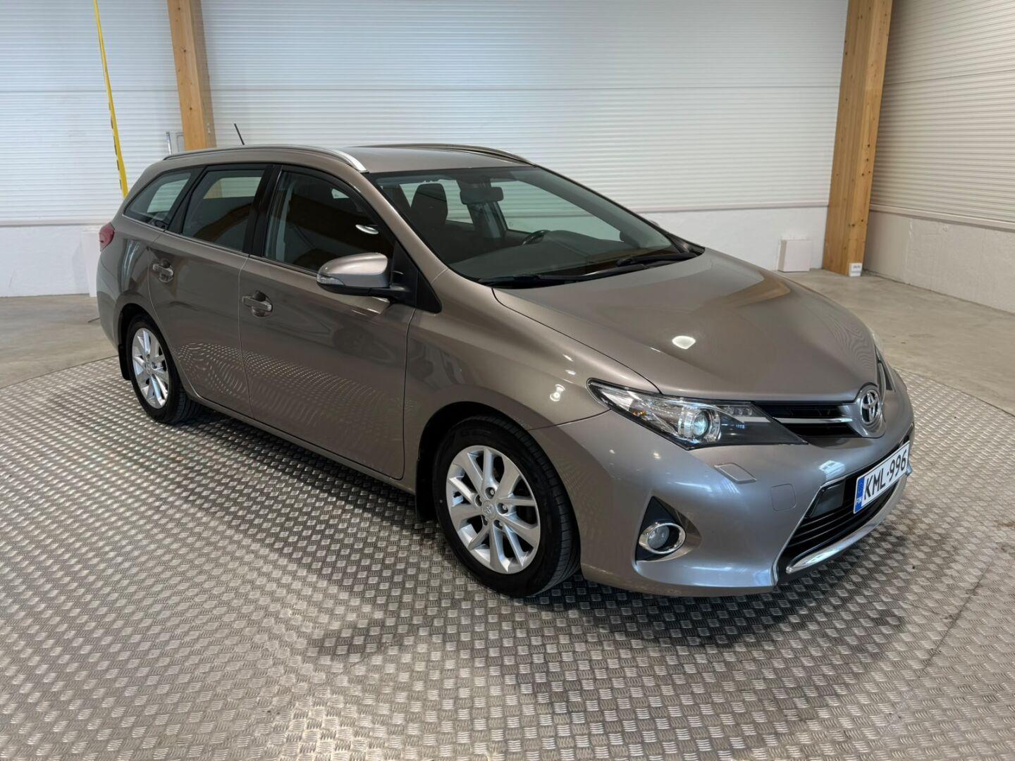 TOYOTA Auris 2014