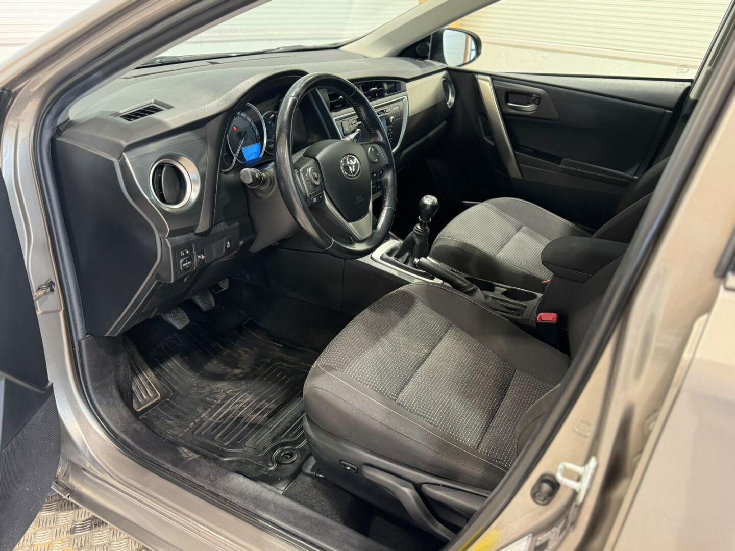 TOYOTA Auris 2014
