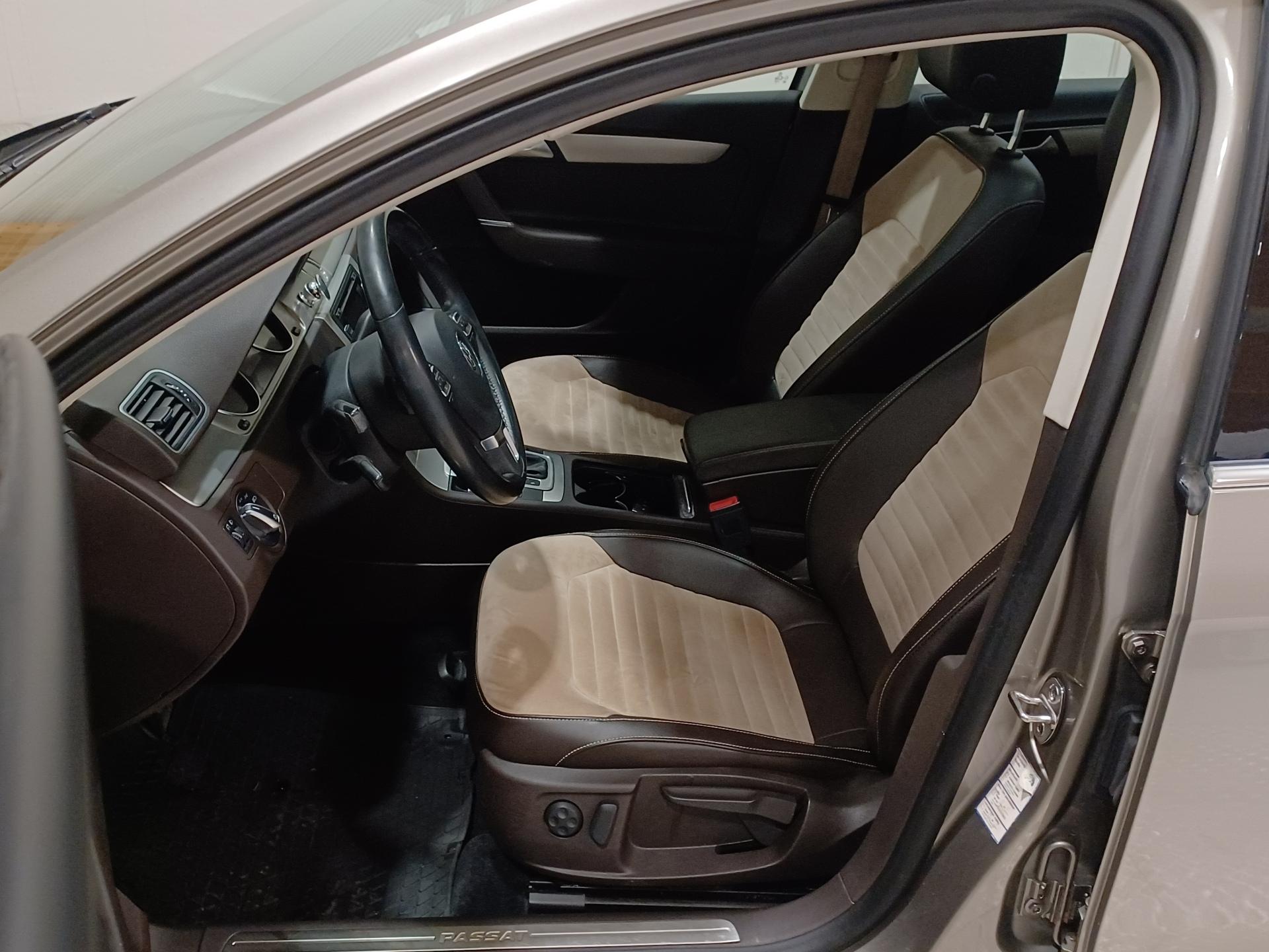 VOLKSWAGEN Passat 2014