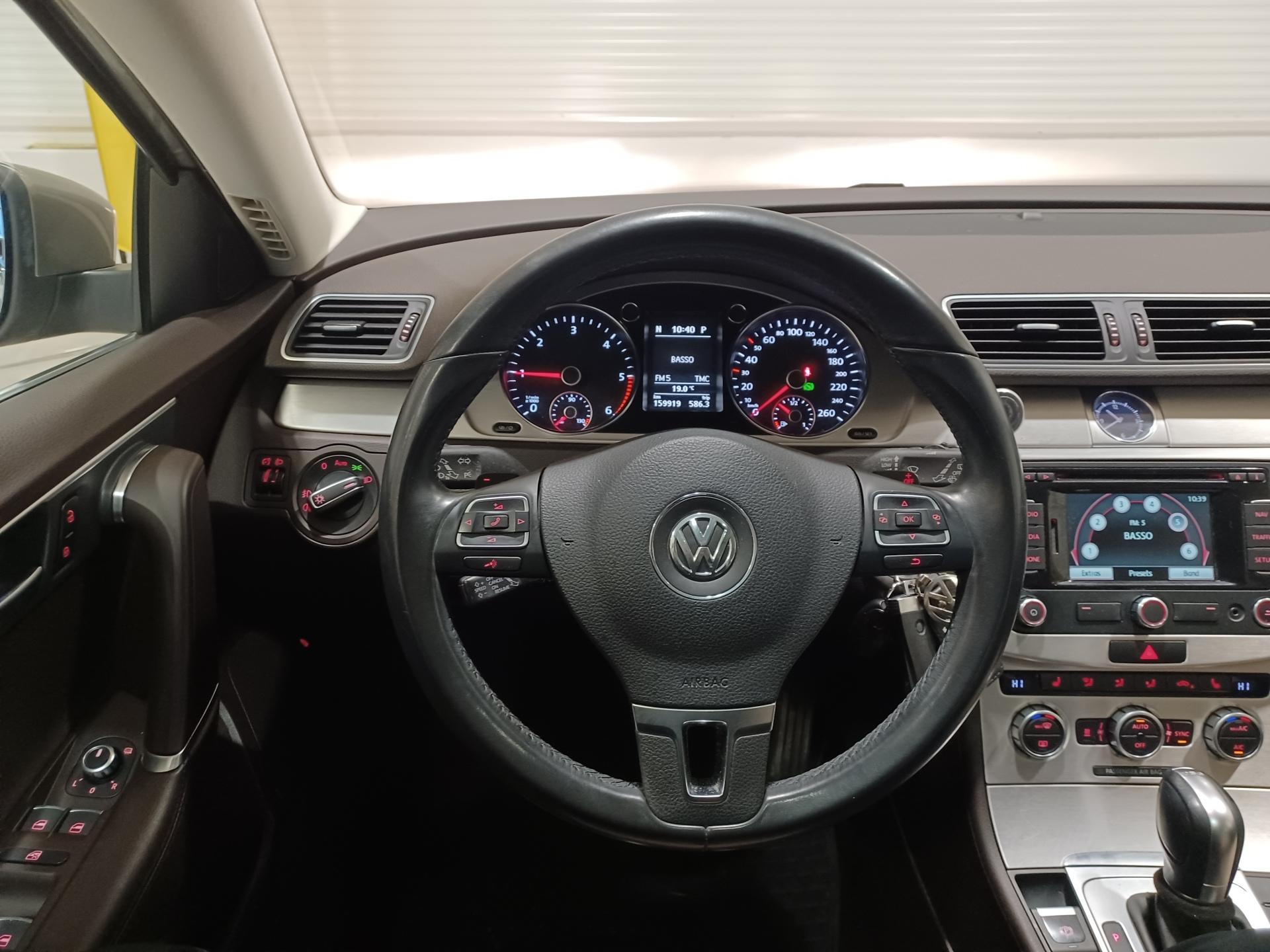VOLKSWAGEN Passat 2014