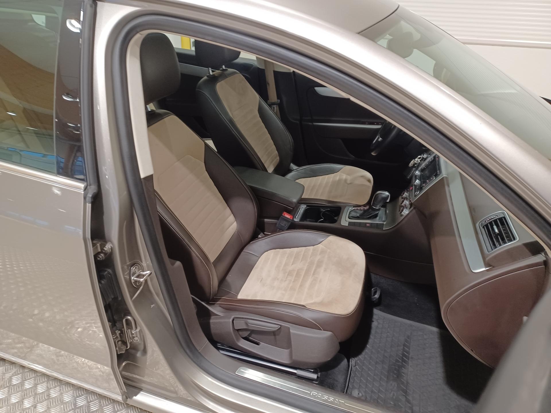 VOLKSWAGEN Passat 2014