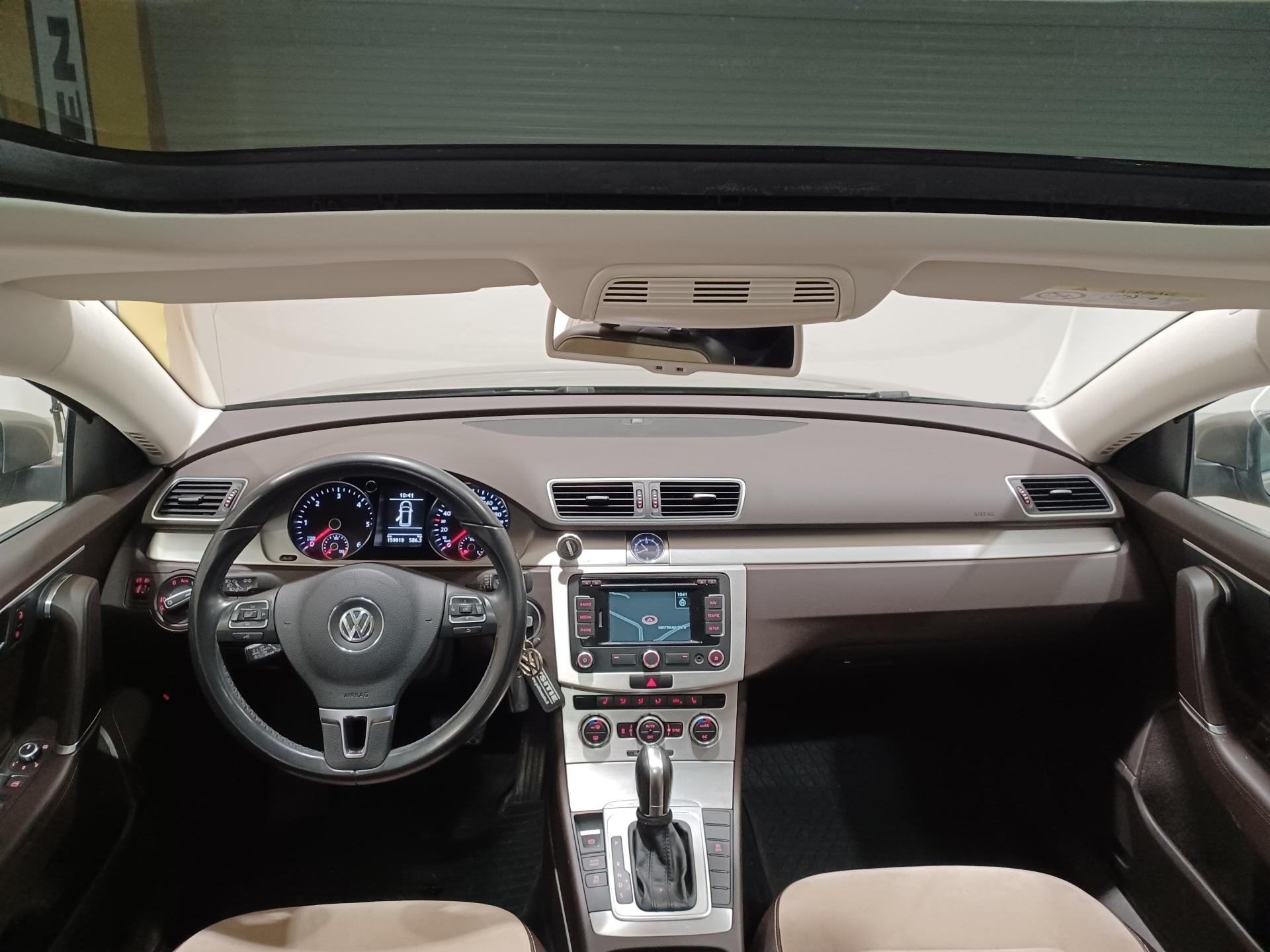 VOLKSWAGEN Passat 2014