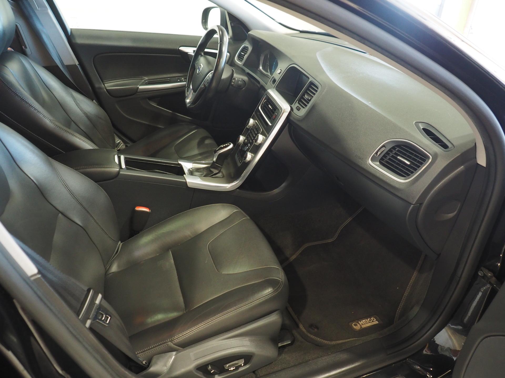 VOLVO V60 24