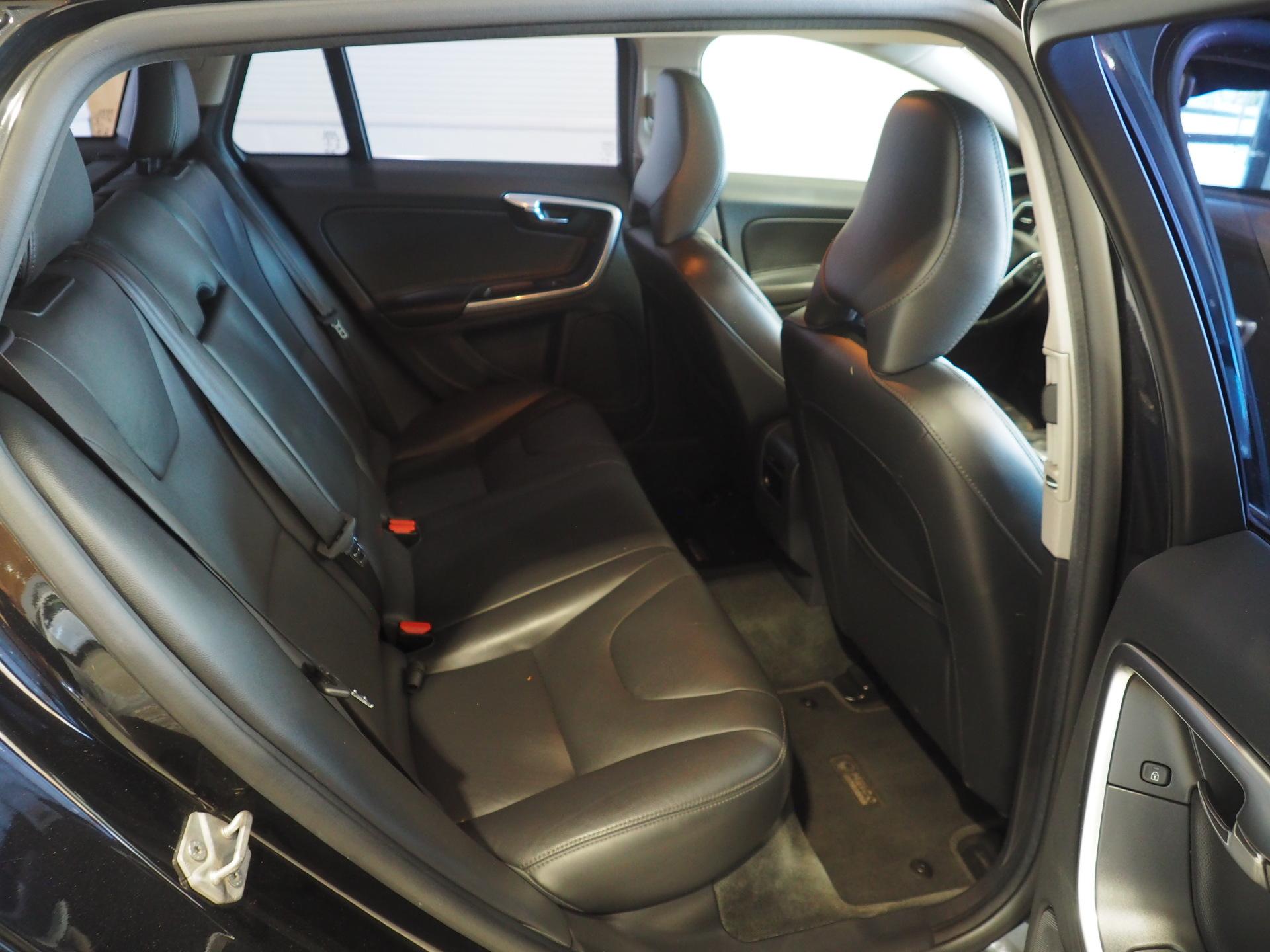 VOLVO V60 25