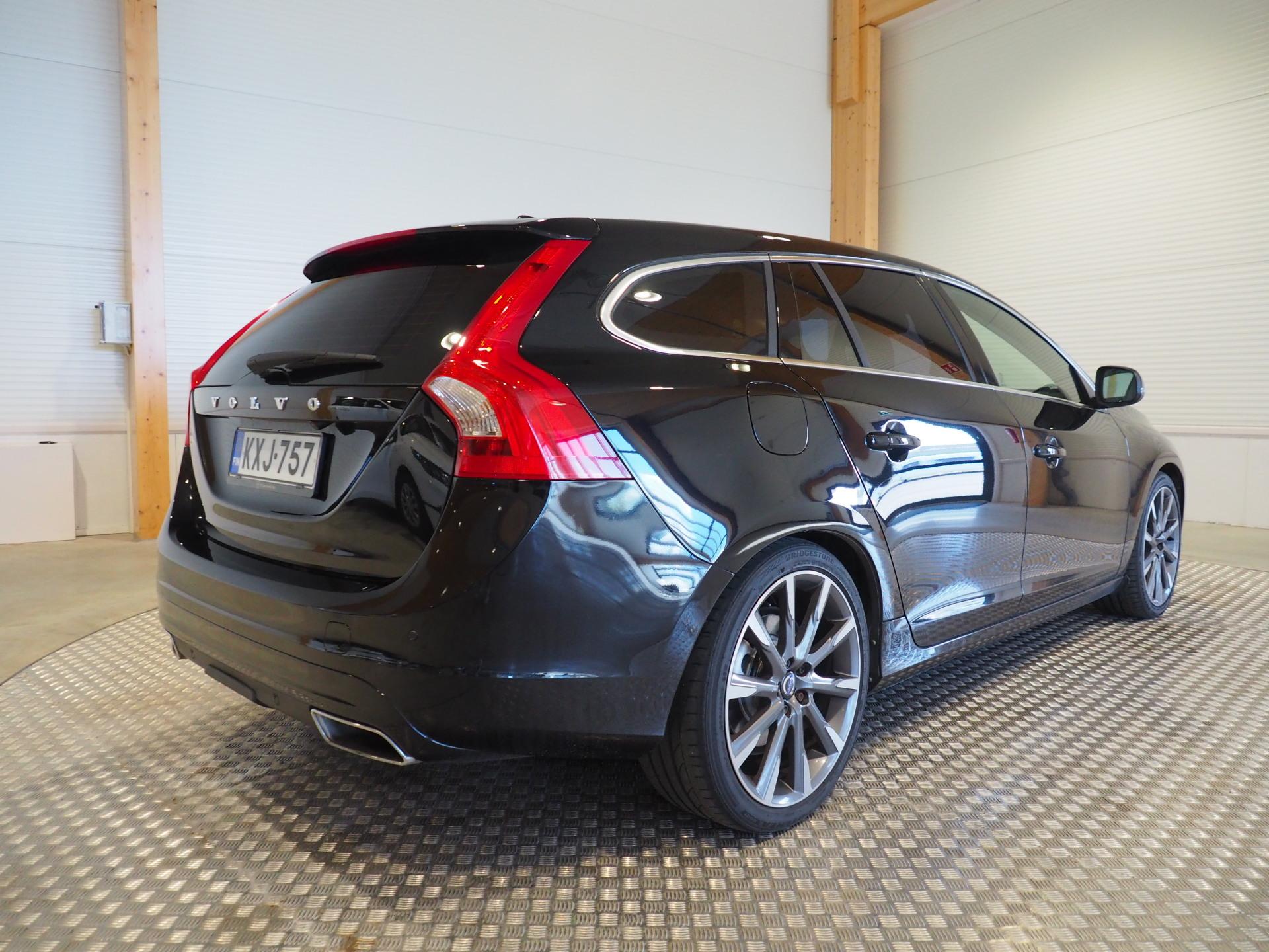 VOLVO V60 5