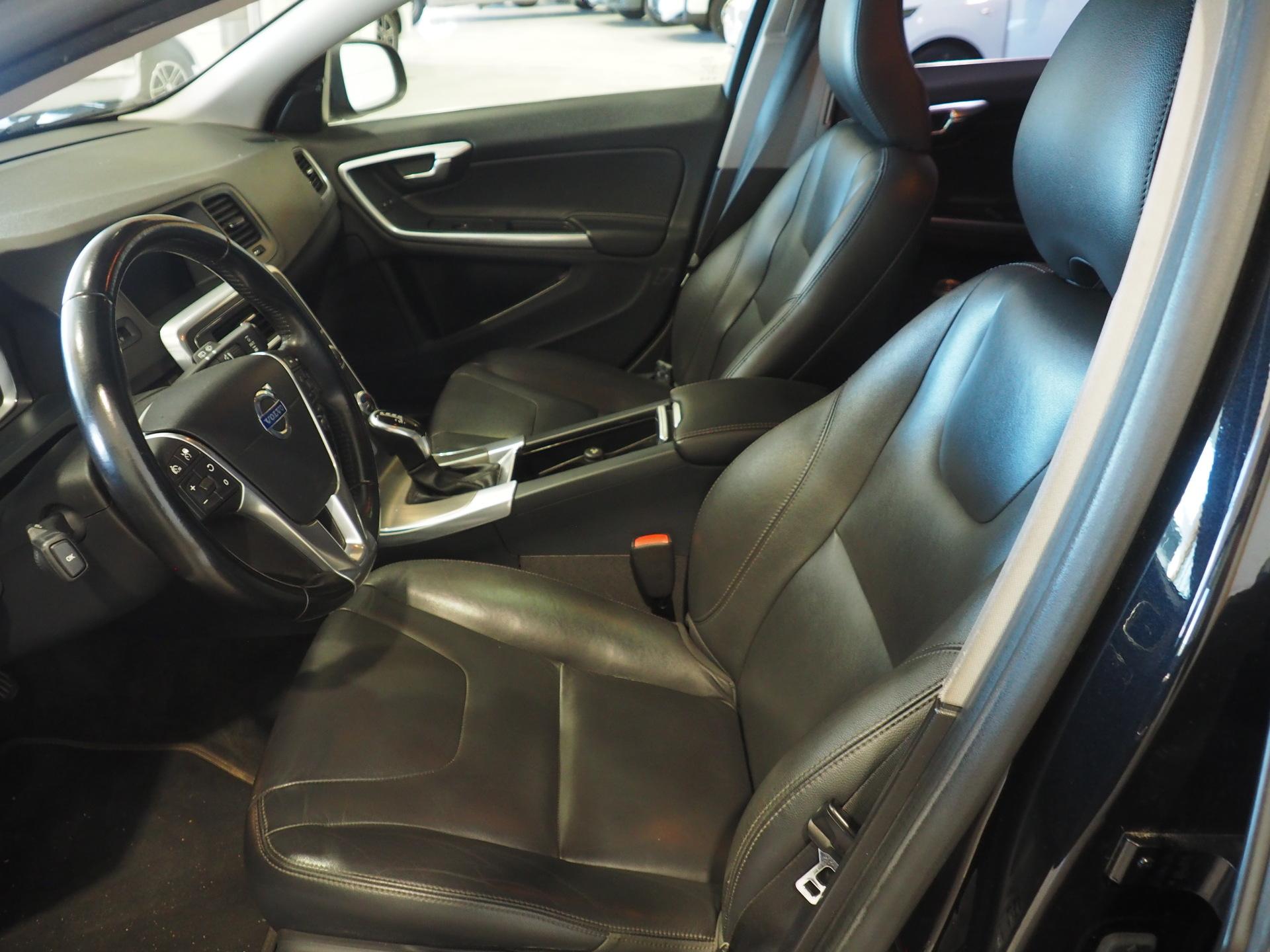 VOLVO V60 12
