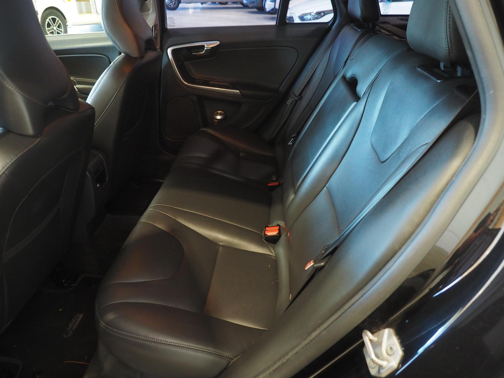 VOLVO V60 16