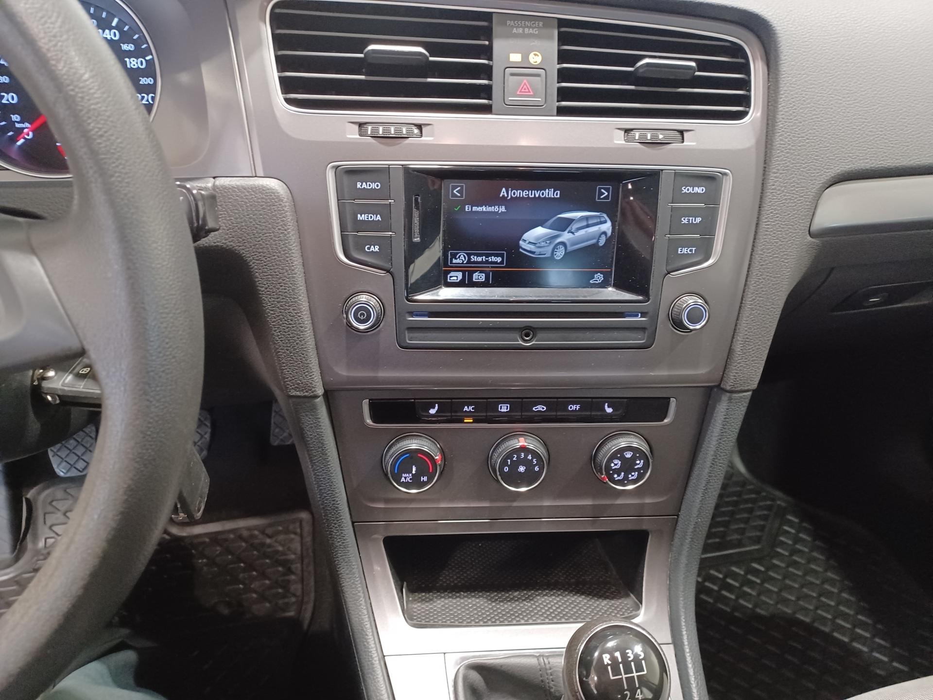 VOLKSWAGEN Golf 2015