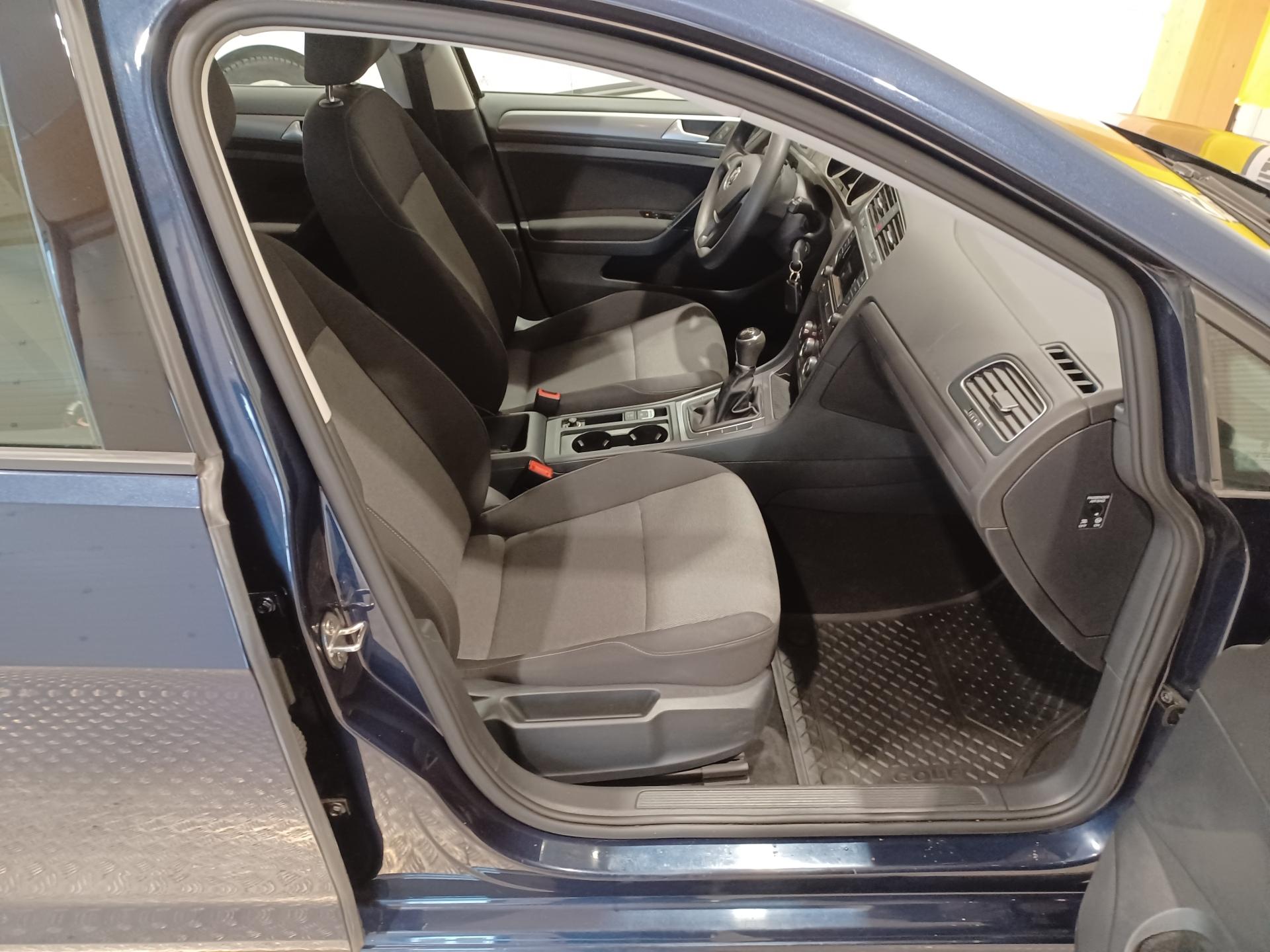 VOLKSWAGEN Golf 2015