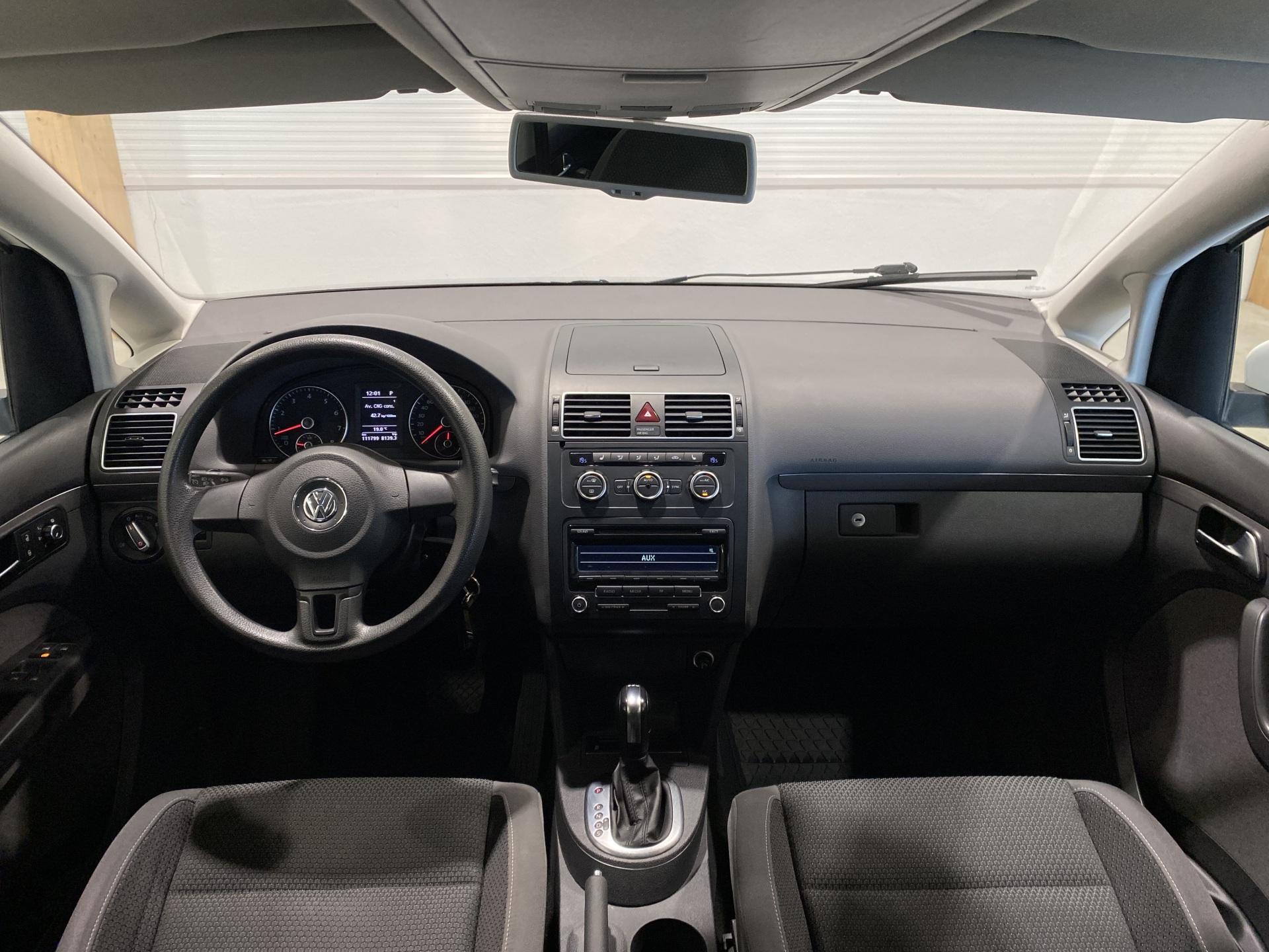 VOLKSWAGEN Touran 2013