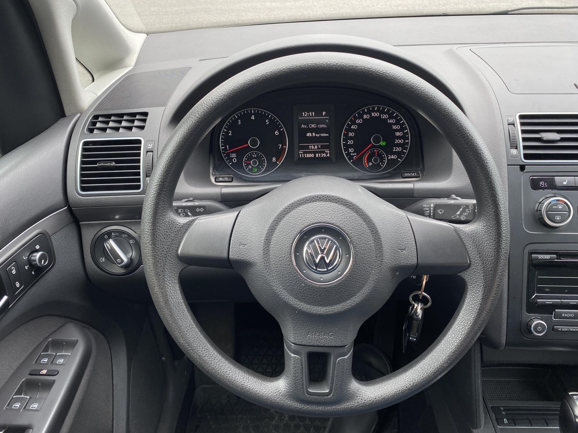 VOLKSWAGEN Touran 2013