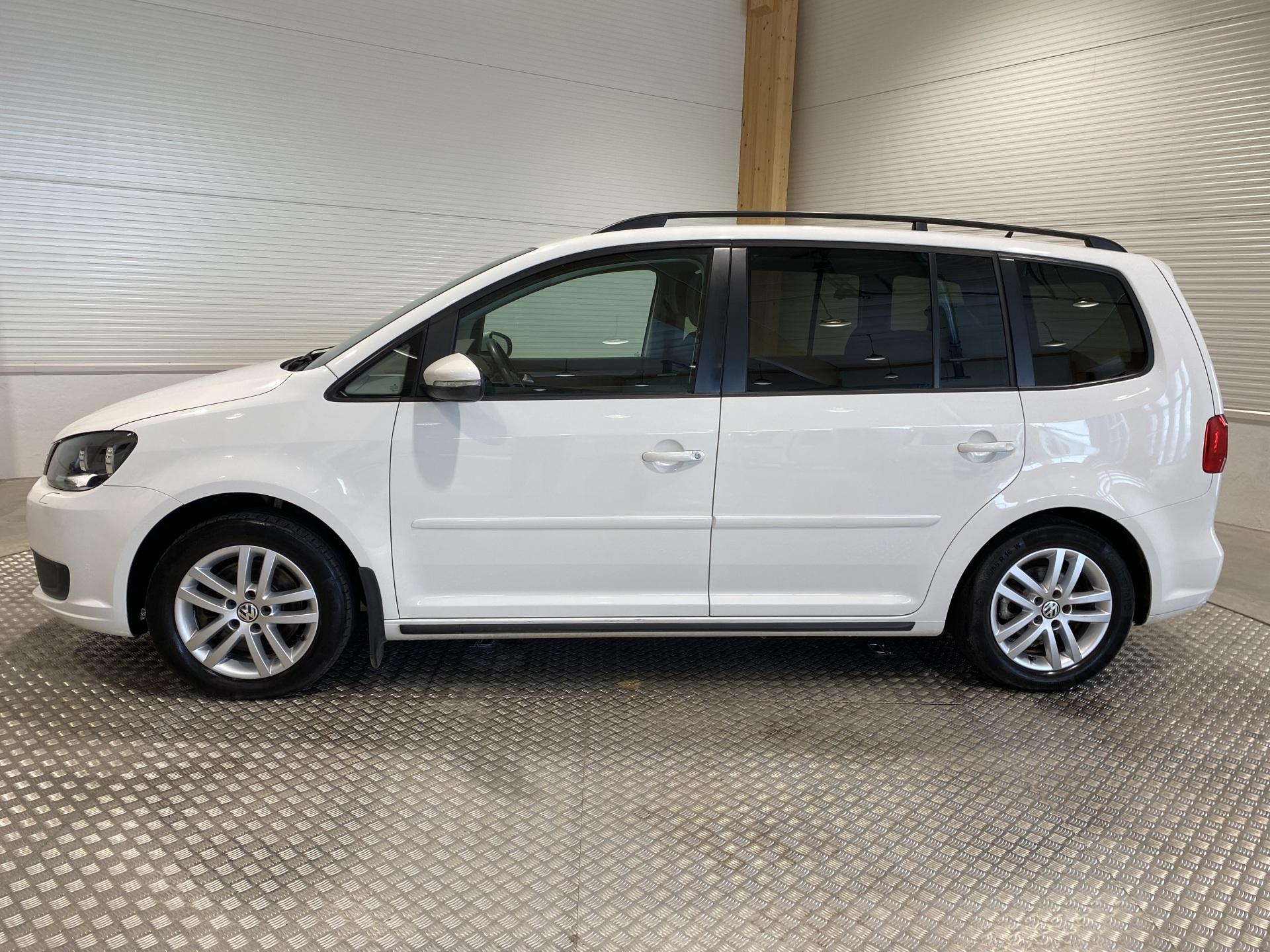 VOLKSWAGEN Touran 2013