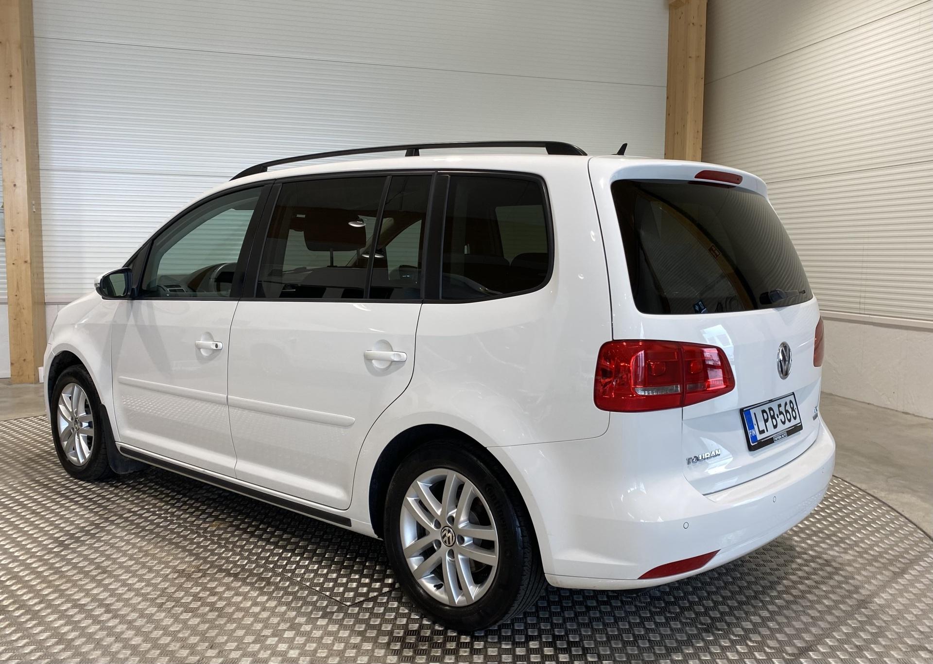 VOLKSWAGEN Touran 2013